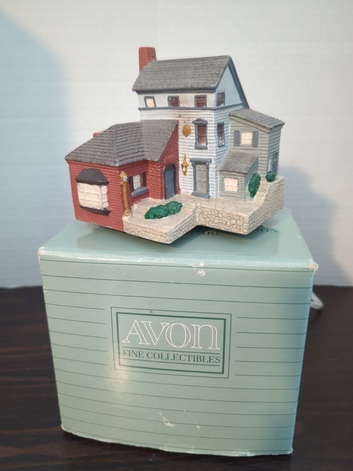 Avon Early American Light-up Village Collection, Town Square, 1989, VTG,...