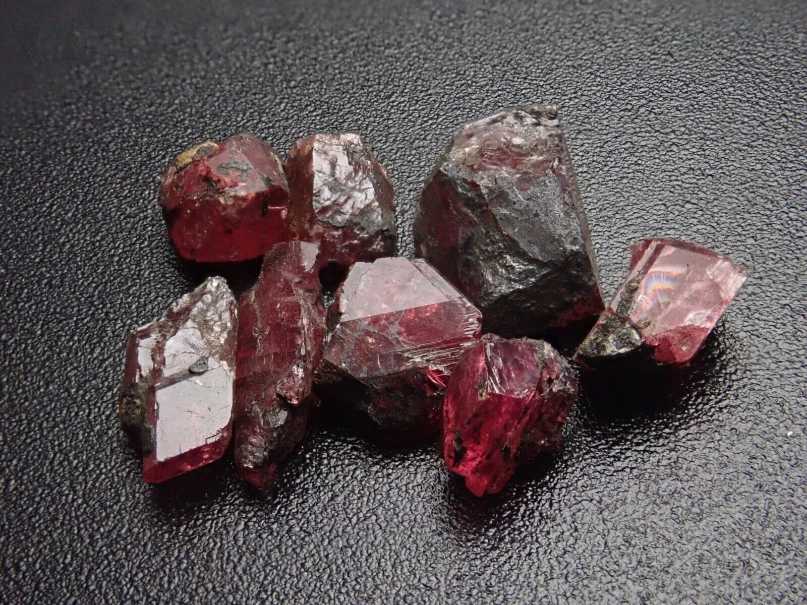 total6.1cts crysrals rough 8pcs Pyroxmangite. from taguchi mine Japan
