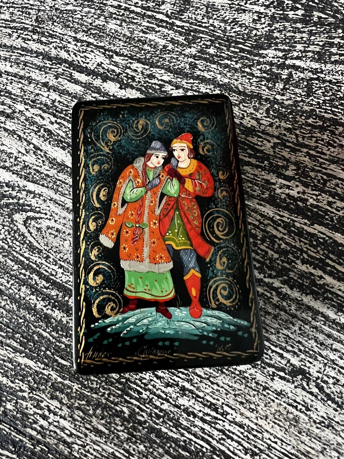 Vintage Russian USSR Hand Painted Lacquer Hinged Box. 3.5”-2”-1”