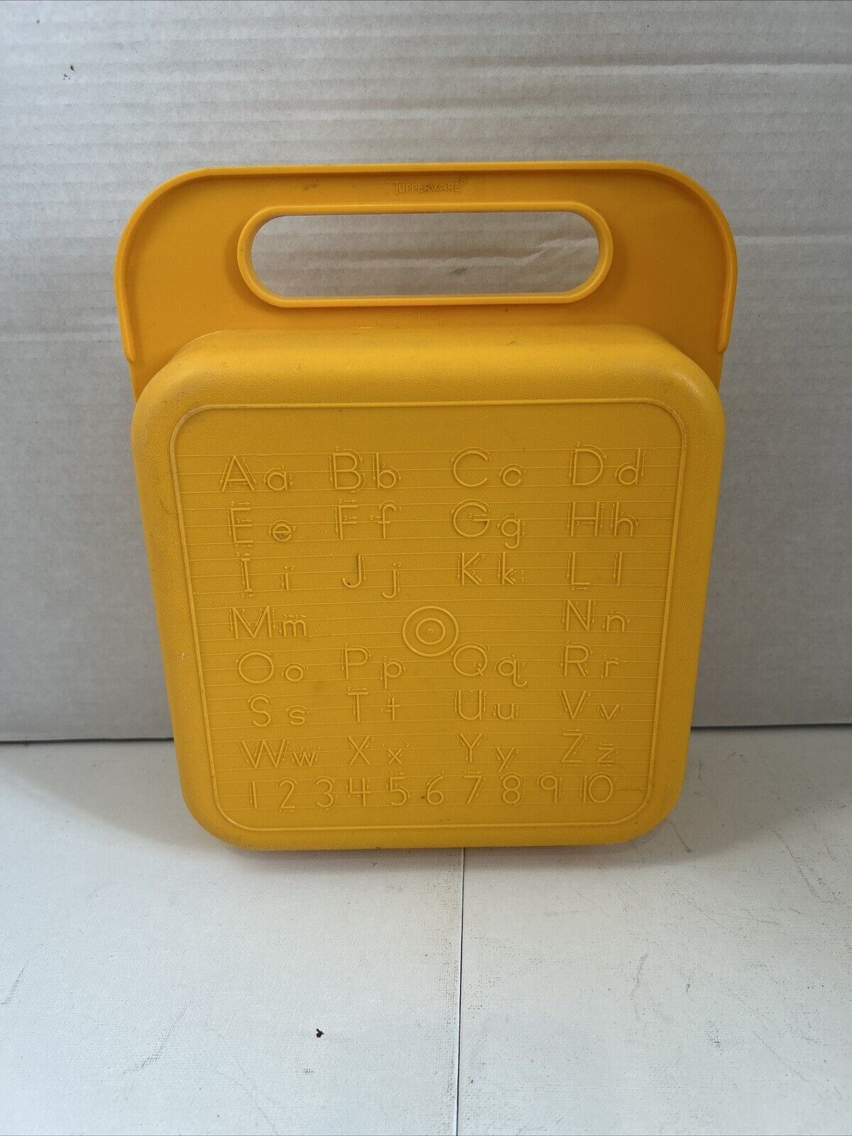 VINTAGE 1987 Tupperware Kids Yellow Tuppertoys #1407-5  Lunch Box W/10 Stencils