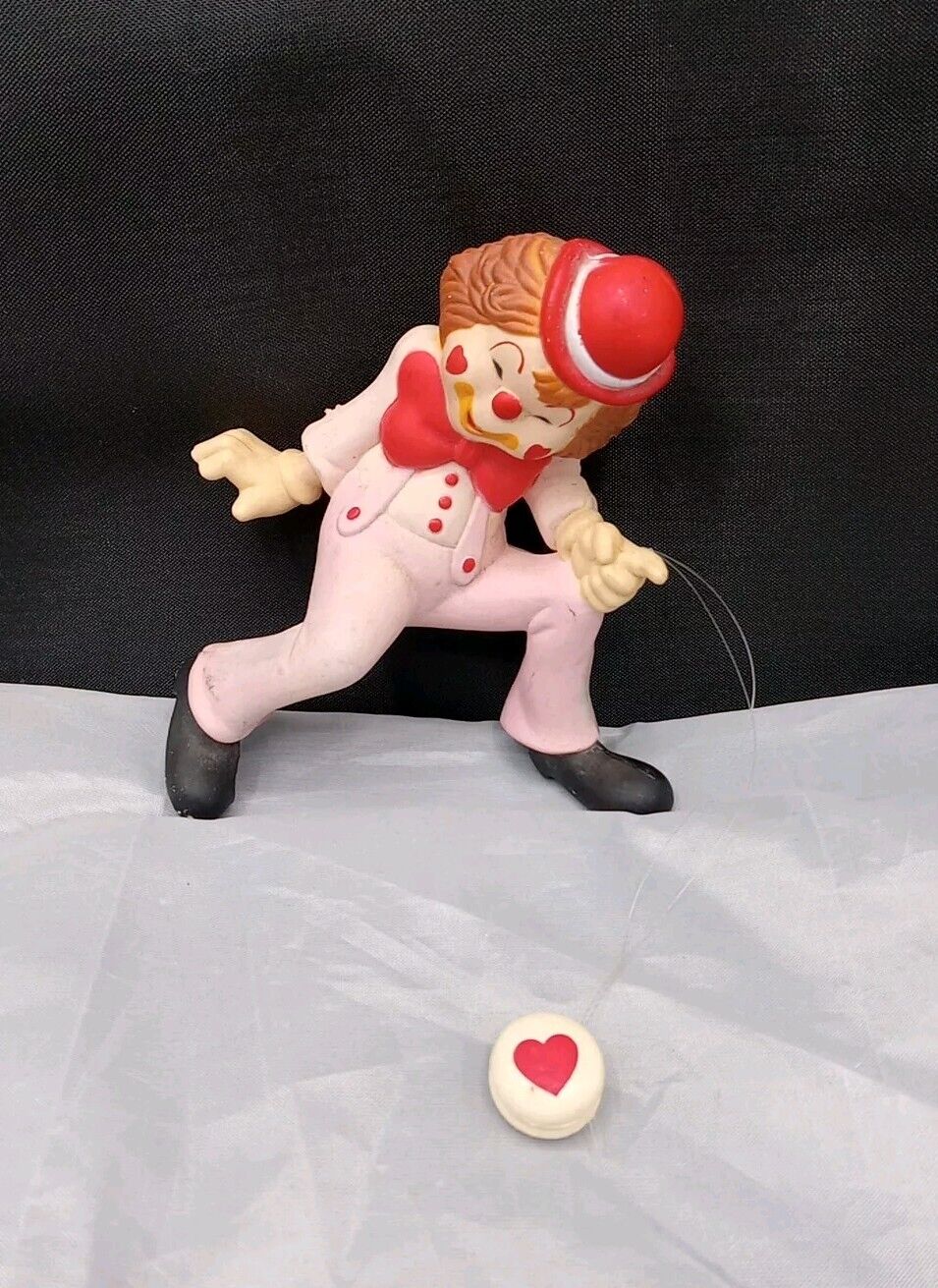 1985 Enesco Valentine’s Day Ceramic Clown 5” Tall LYING DOWN W/ HEART