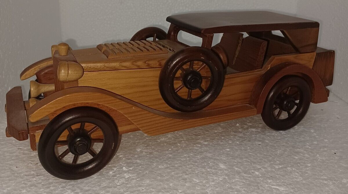 Wooden model Classic 1932 Ford V8 Model 18 Pre-owned great condition