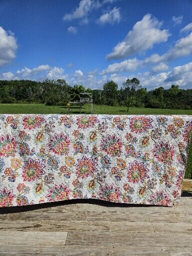 Vintage Bedspread Beautiful reversable Roughly  88 x 69 inches ESTATE 