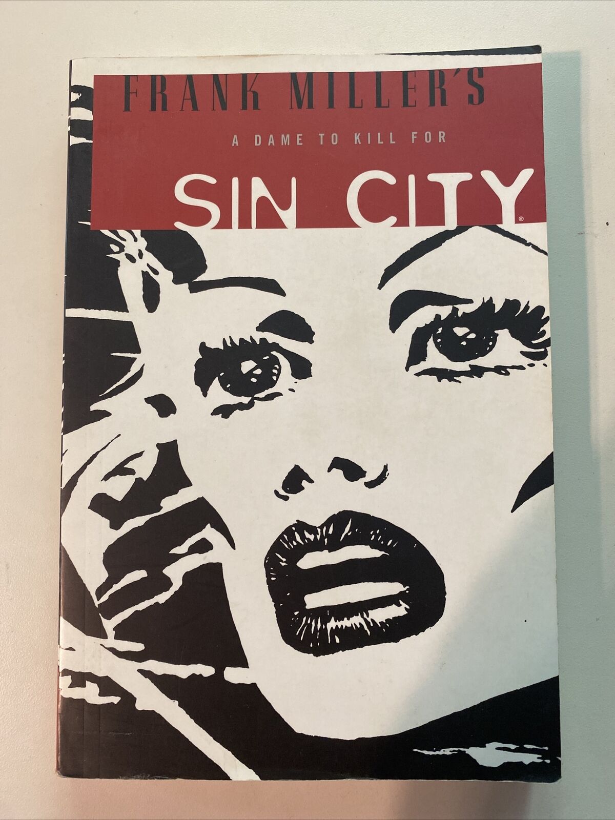 Frank Miller\'s SIN CITY Vol. 2 : A Dame To Kill For 2005 PAPERBACK