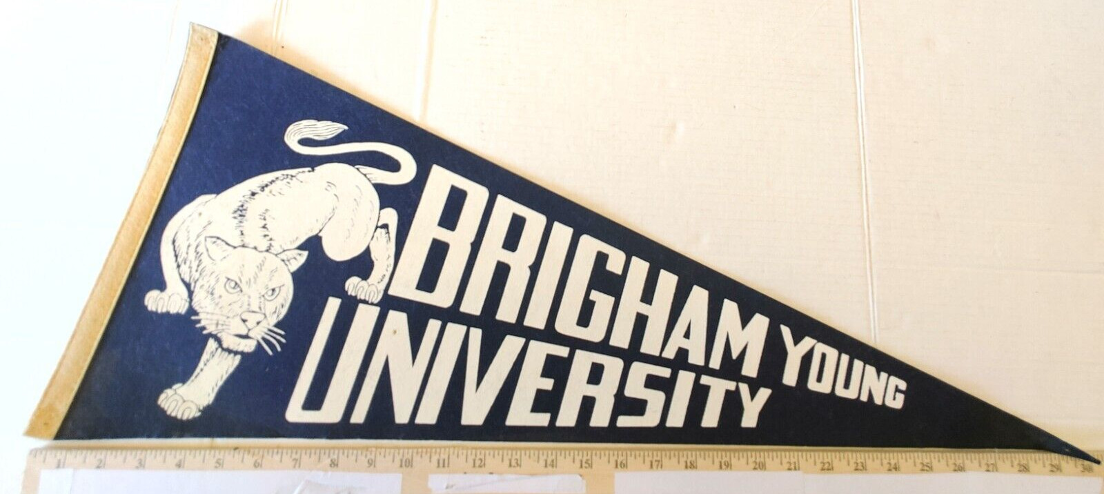 VINTAGE BRIGHAM YOUNG UNIVERSITY COUGARS PENNANT 29.5\