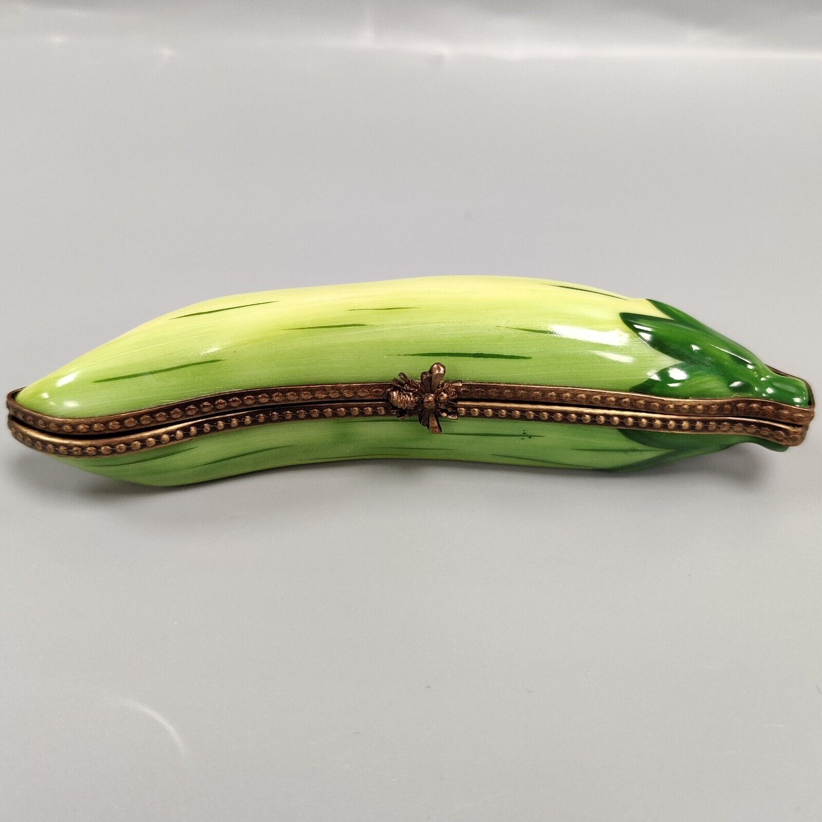 Chamart Limoges Hinged Trinket Box Green Pea Pod Vegetable 5 Peas in a Pod 4.5\