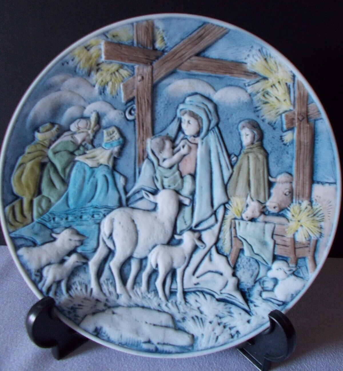 Fenton 8 inch nativity plate in J. Mulniex