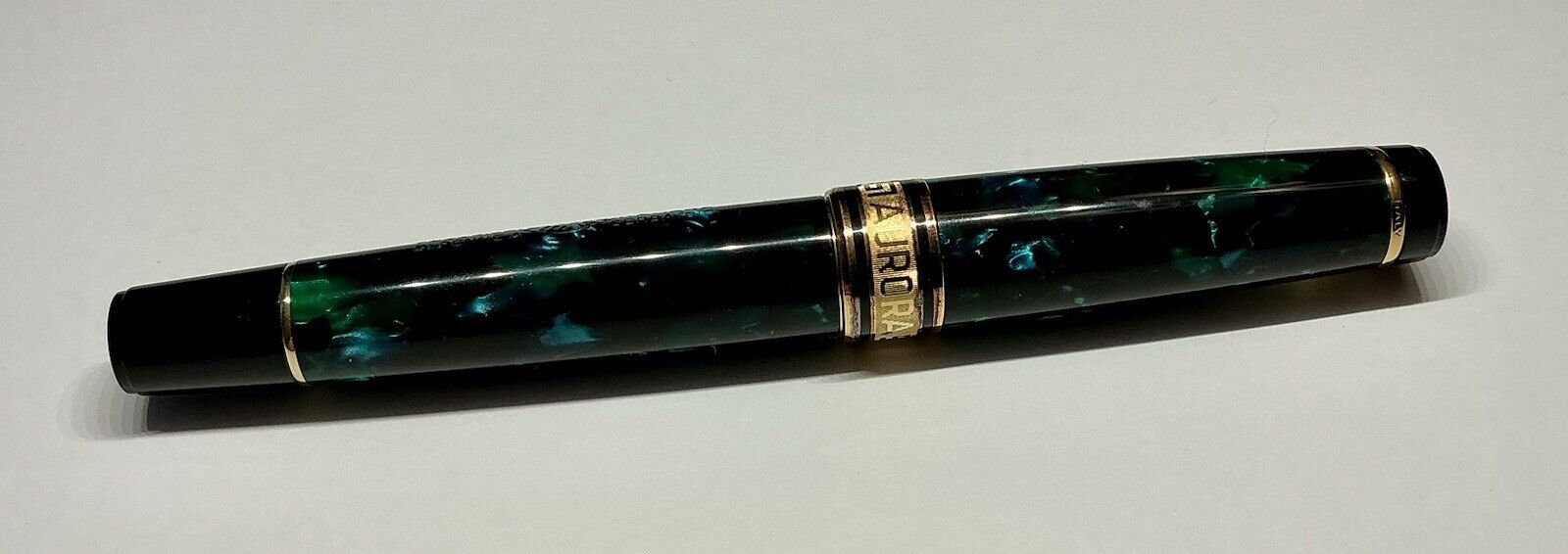 Aurora Optima Green Auroloid & Gold Rollerball Pen