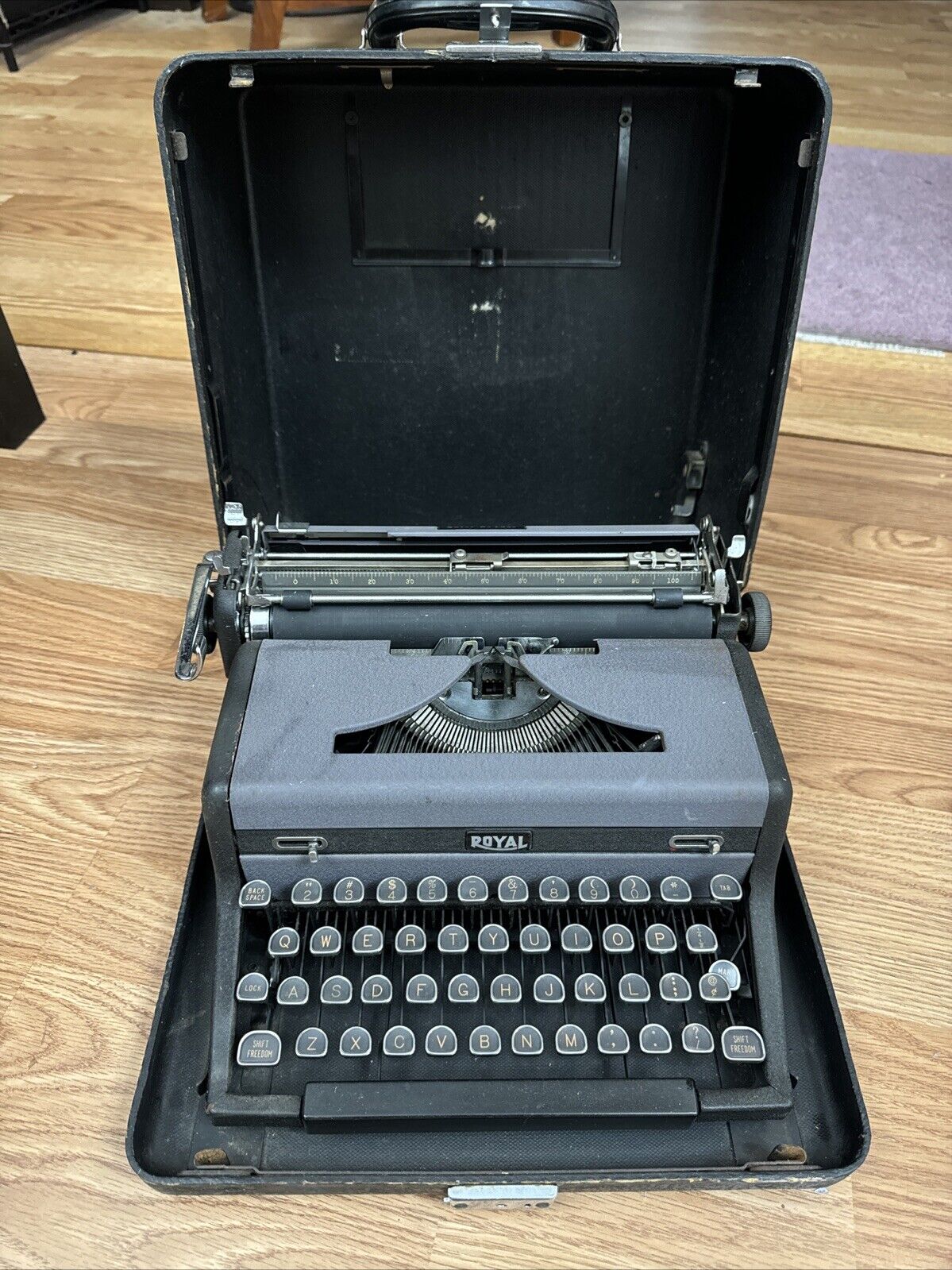 Vintage 1940s ROYAL Quiet De Luxe Portable Typewriter + Case - Restore Piece