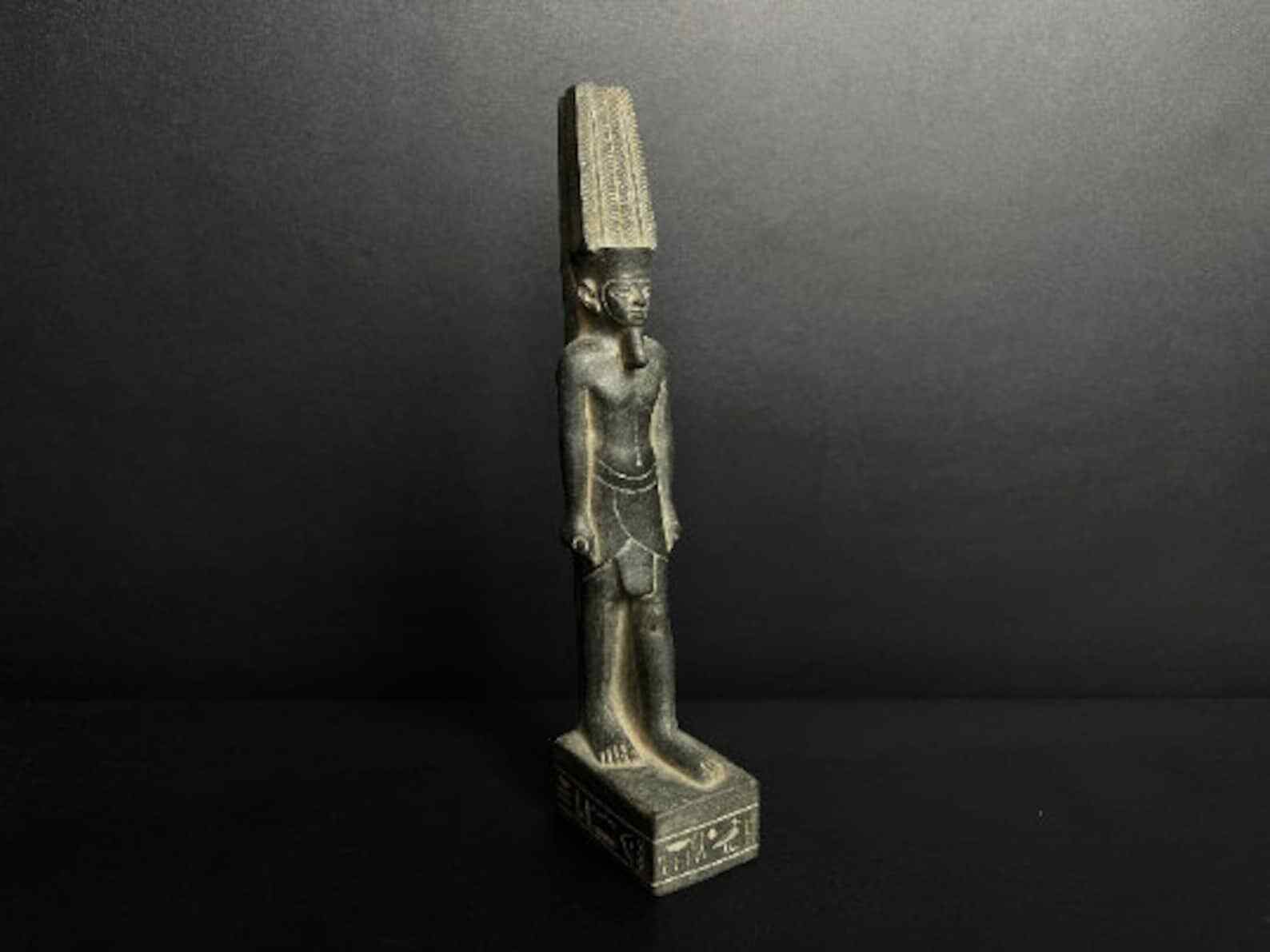Fantastic Replica of AMUN-RA (god of the sun) standing