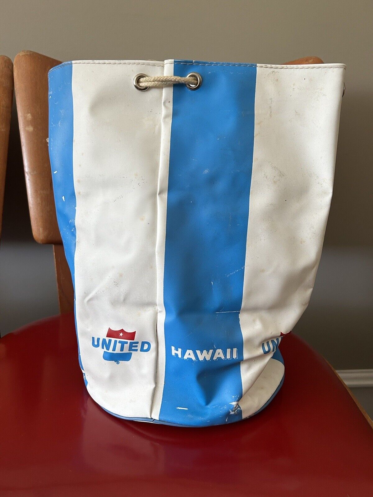 United Airlines Drawstring Blue White Flight Attendant Travel Bucket Bag Hawaii
