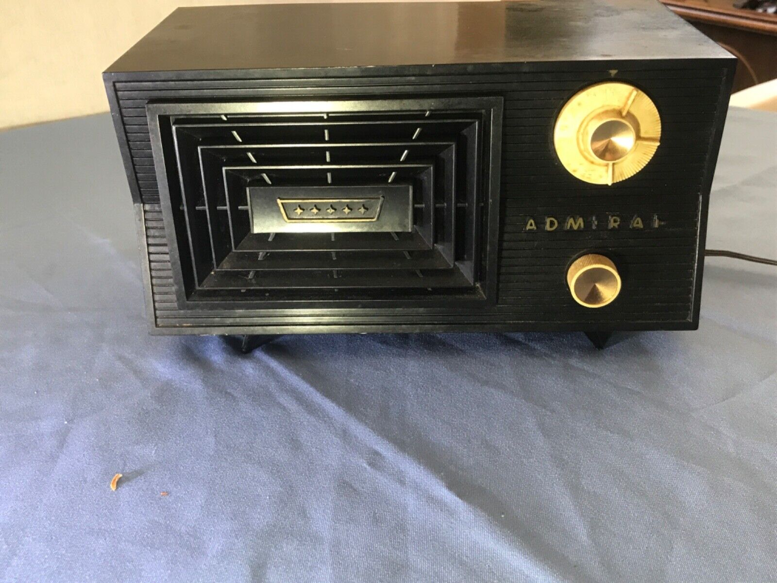 ADMIRAL MODEL 5R 3 AM TUBE RADIO BROWN /GOLD