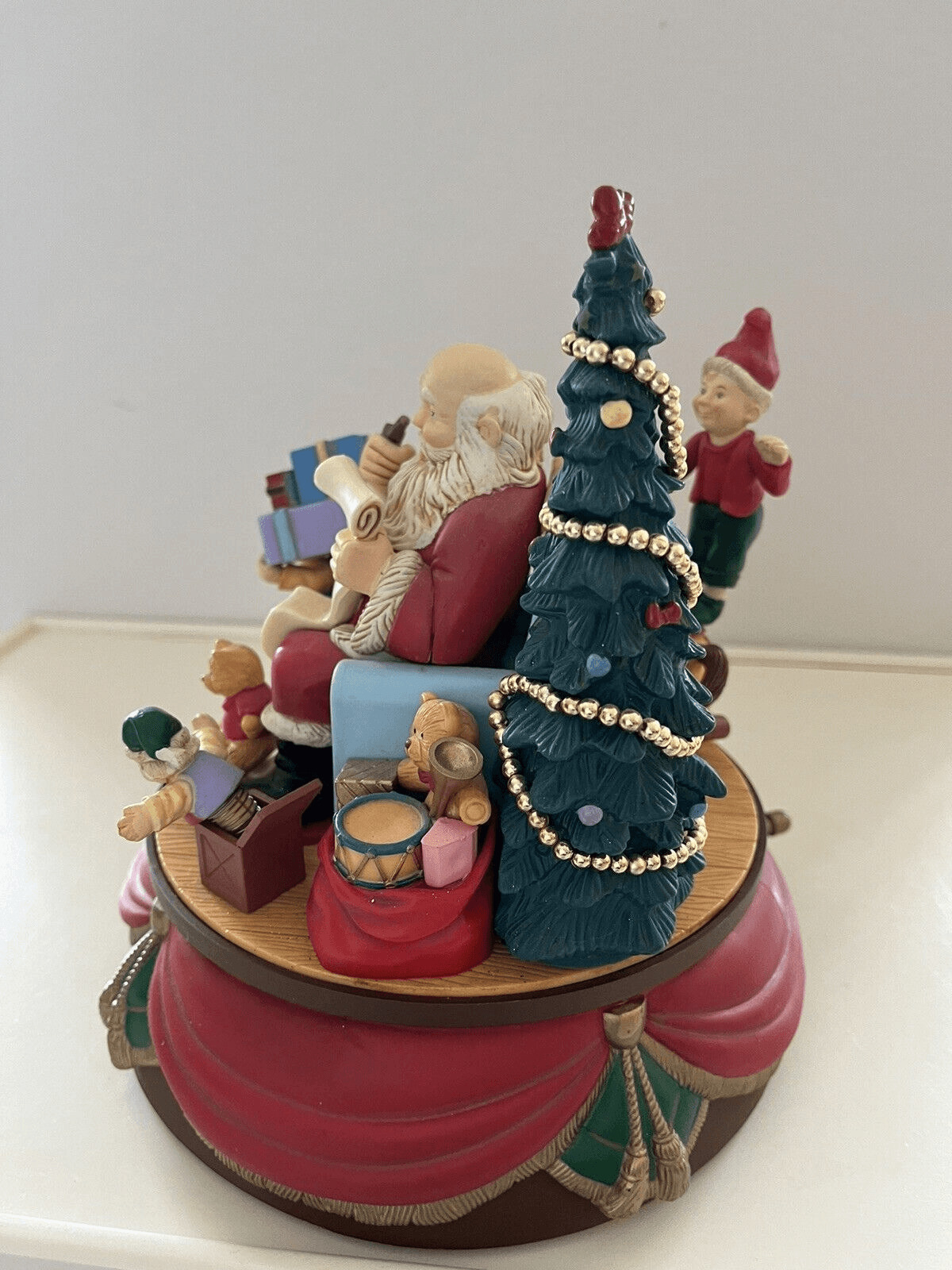 Vintage 1992 Santa\'s Best Animated Christmas Music Box