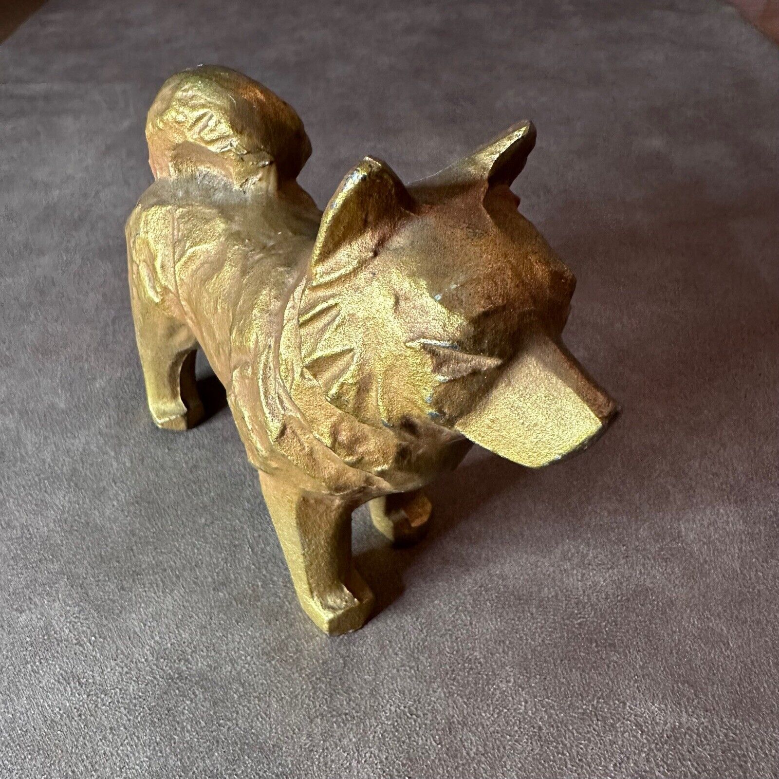 INTERESTING VINTAGE CAST METAL SIBERIAN HUSKY DOG ORNAMENT PAINTED GOLD