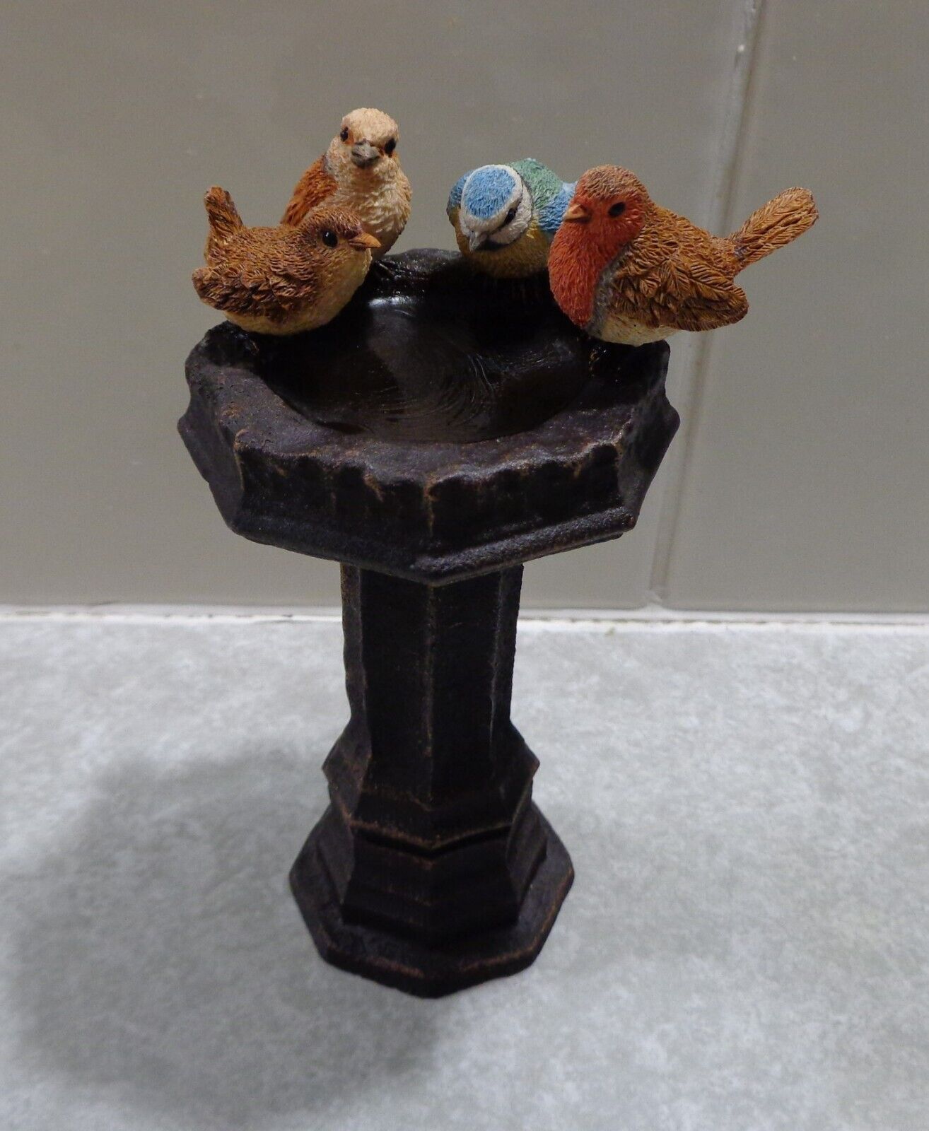 Bowbrook Studios Bird Bath with Robin-Bluetit-Sparrow and Wren-5 inches Tall