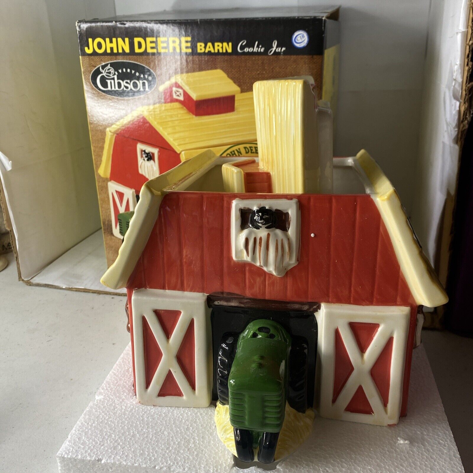 Gibson John Deere Cookie Jar Green Tractor Red Barn Farm House Decor New In Box