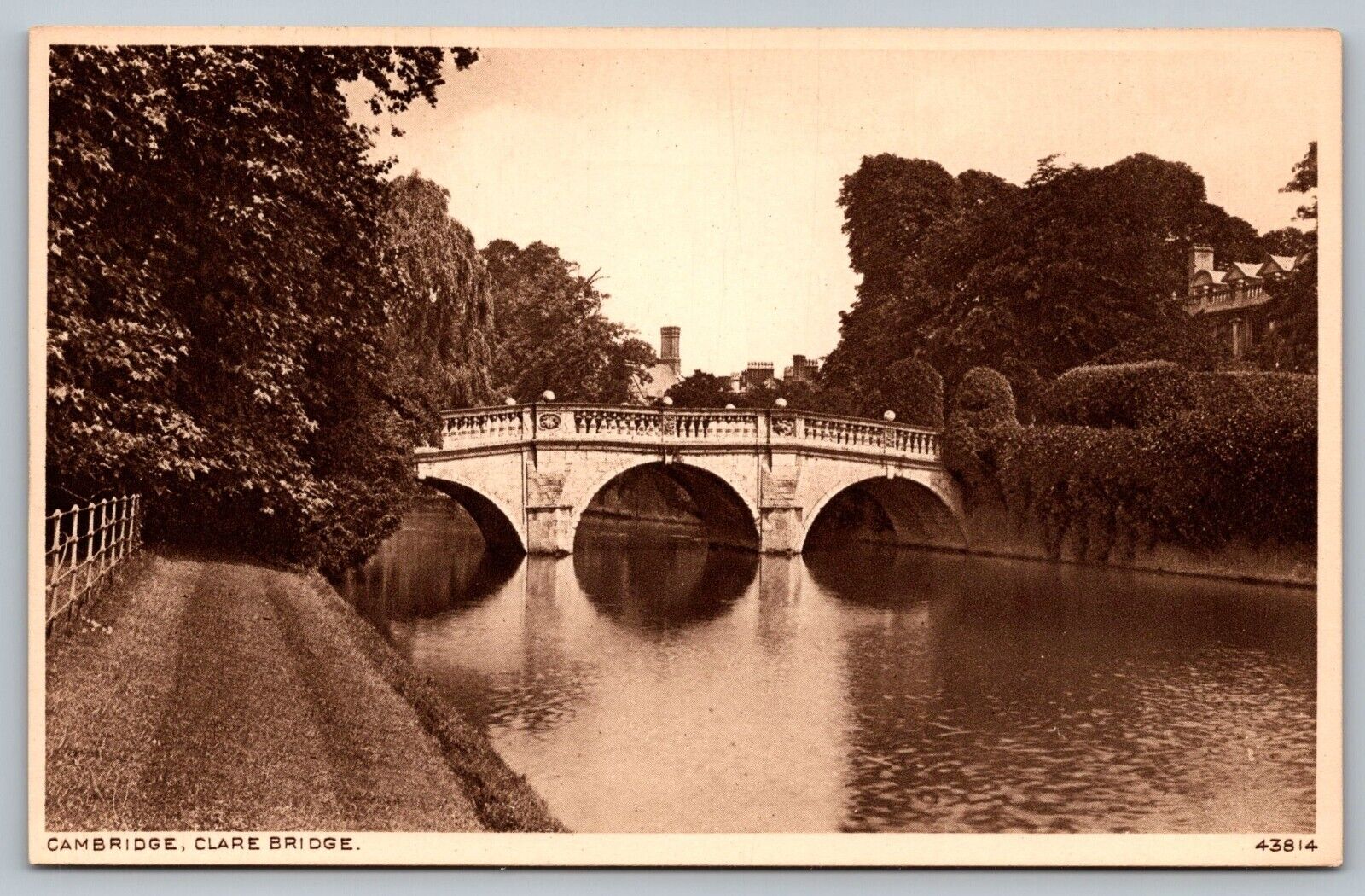 Postcard Cambridge Clare Bridge 43814 River View England 
