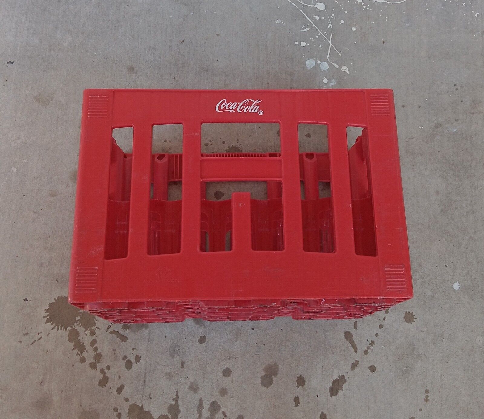 RARE VINTAGE DESIGN Coca Cola Plastic Crate for 24- 16 Oz Glass Bottles