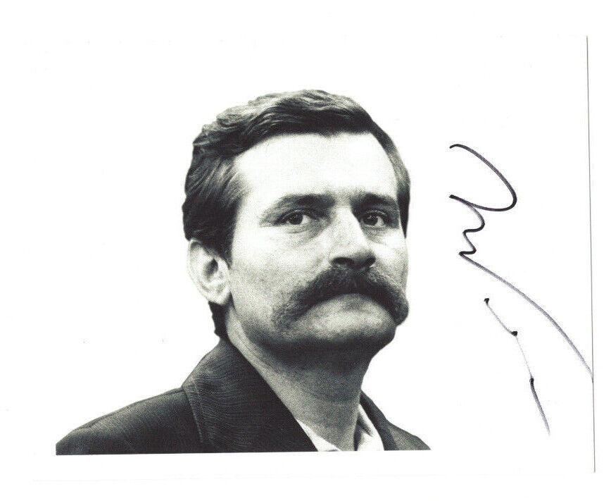 Lech Walesa Signed Photo / Polish Activist Autographed