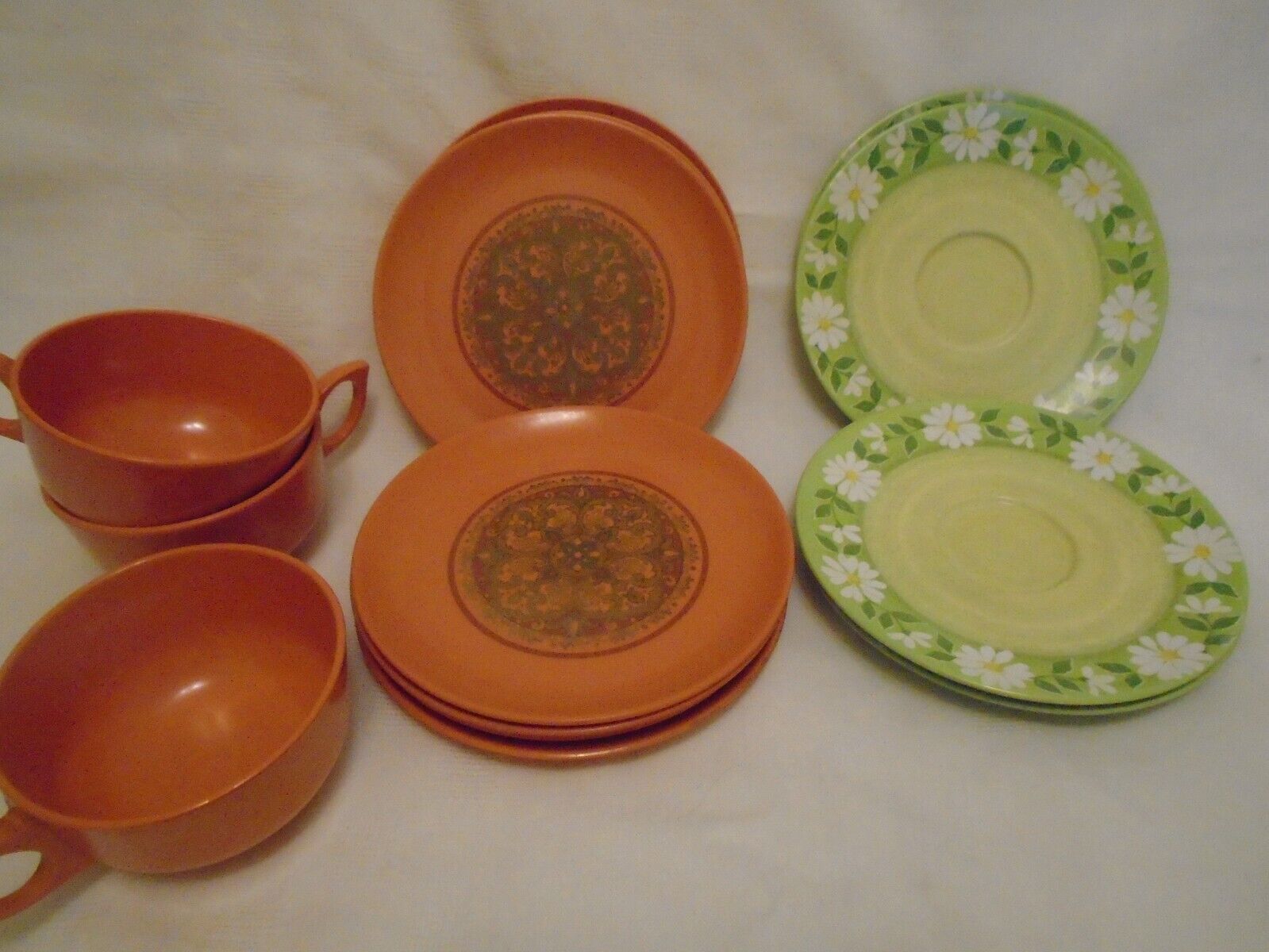 Lot of 15 Vintage Melmac Dishes LAGUNA 301 and Daisy Pattern PRICING TO SELL