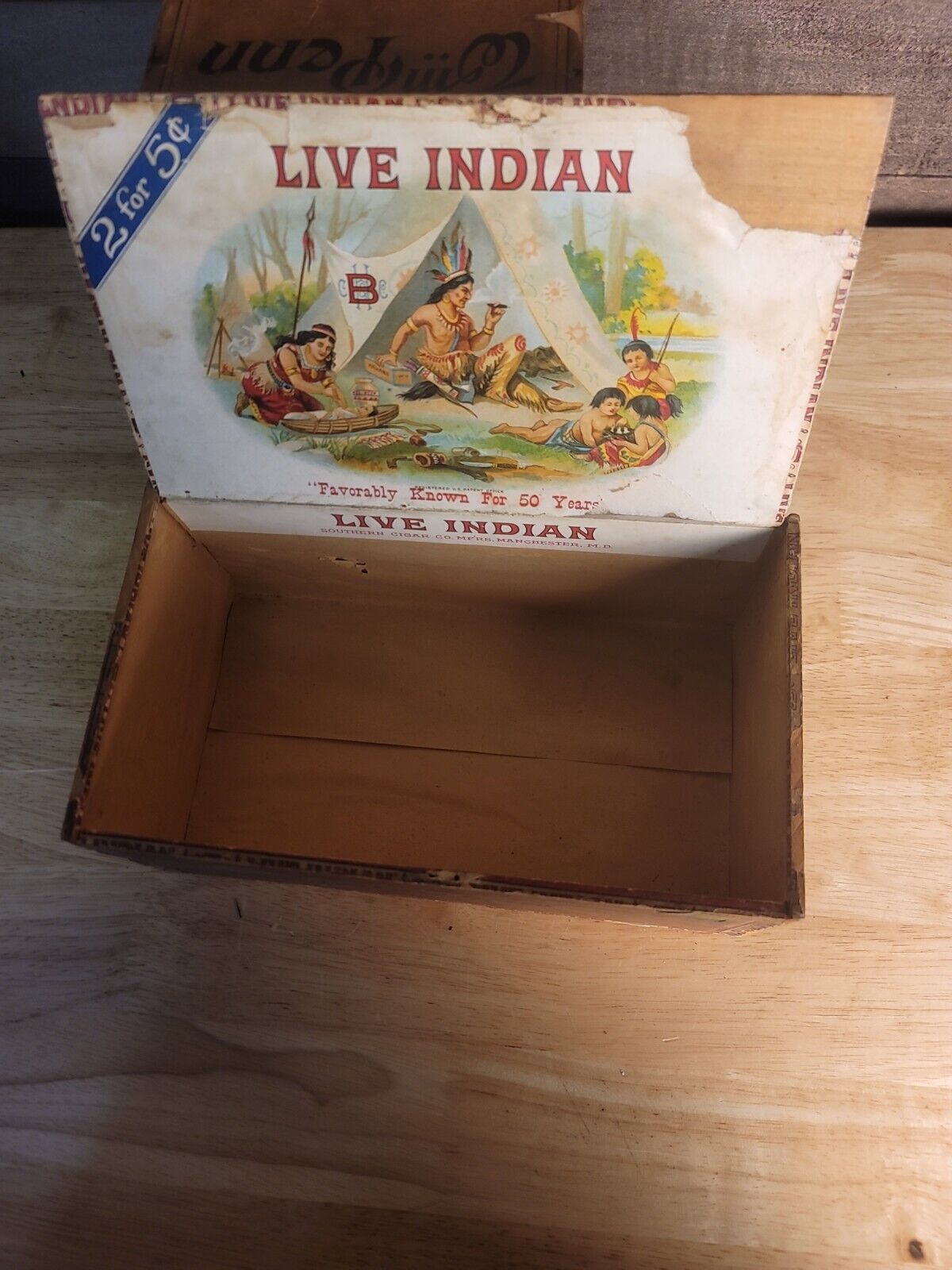 VTG RARE LIVE INDIAN WOODEN CIGAR BOX