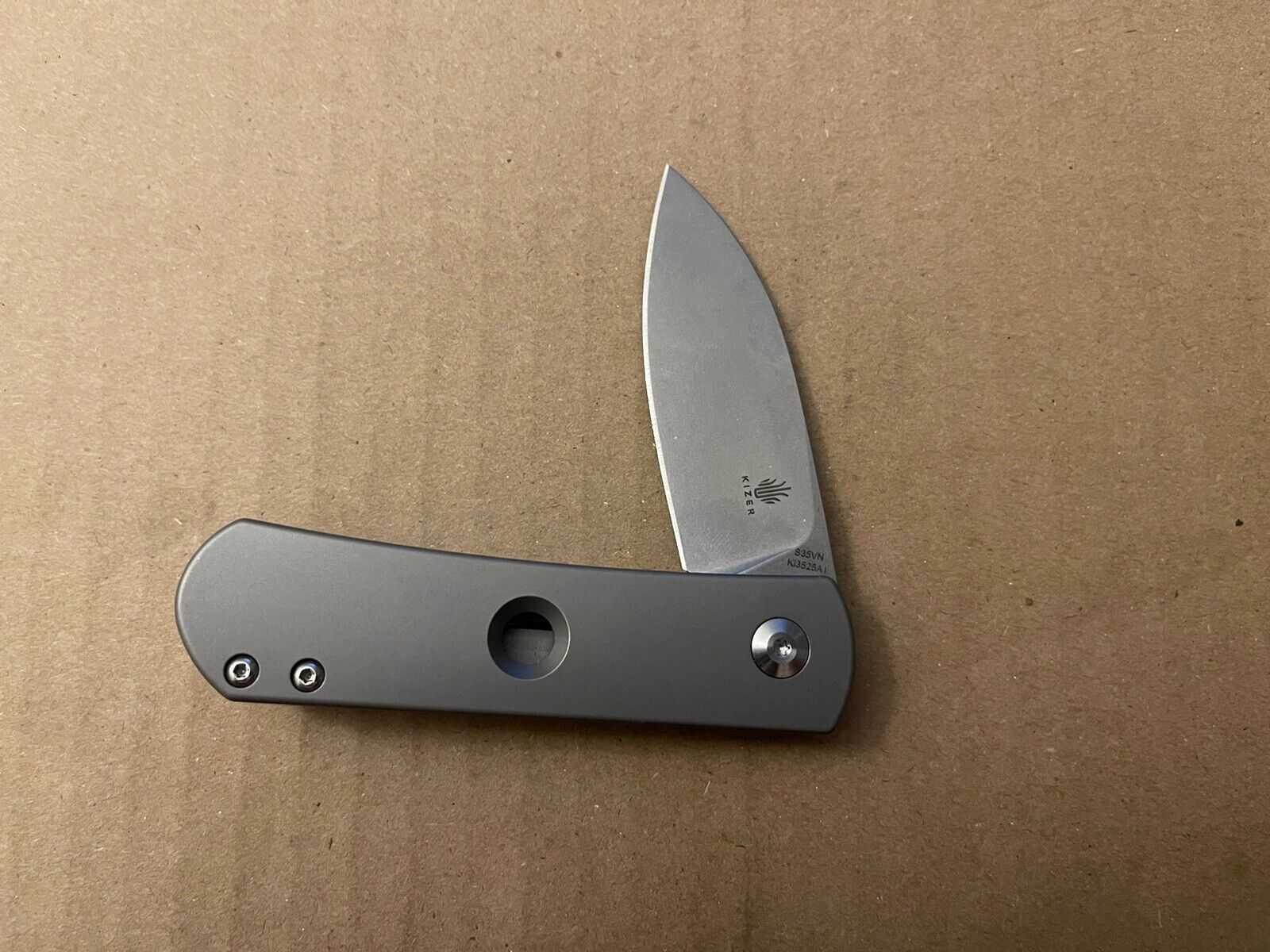 Kizer Yorkie Folding Knife With Gray Titanium Handles Ki3525A1 Read Description