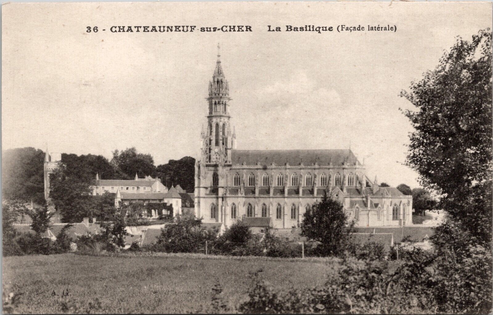 CHÂTEAUNEUF-sur-CHER - The Basilica (side facade) Vintage Postcard Wps1