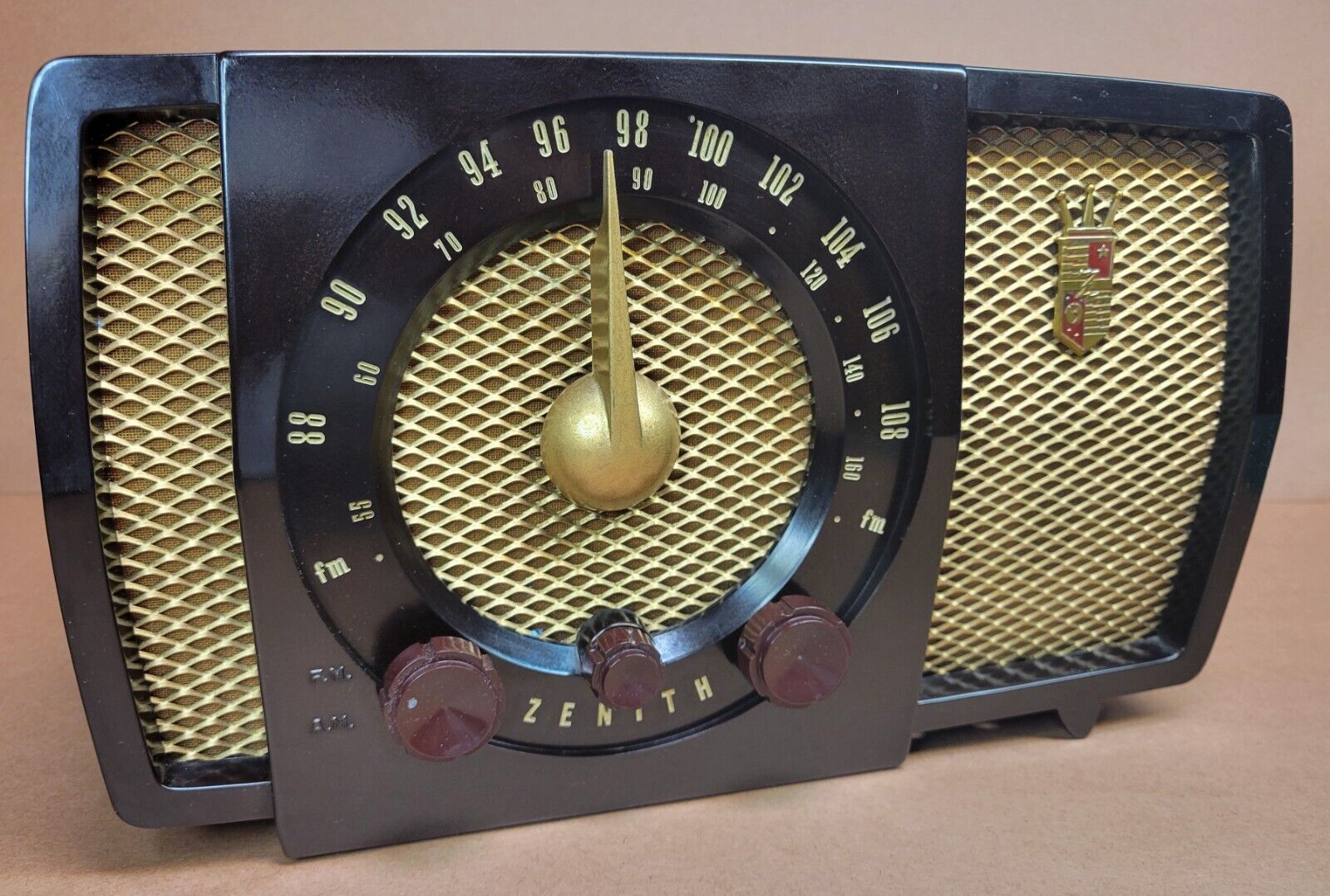 Vintage 1950\'s ZENITH AM FM Tube Desk Radio WORKS Clean DECO BAKELITE Cabinet