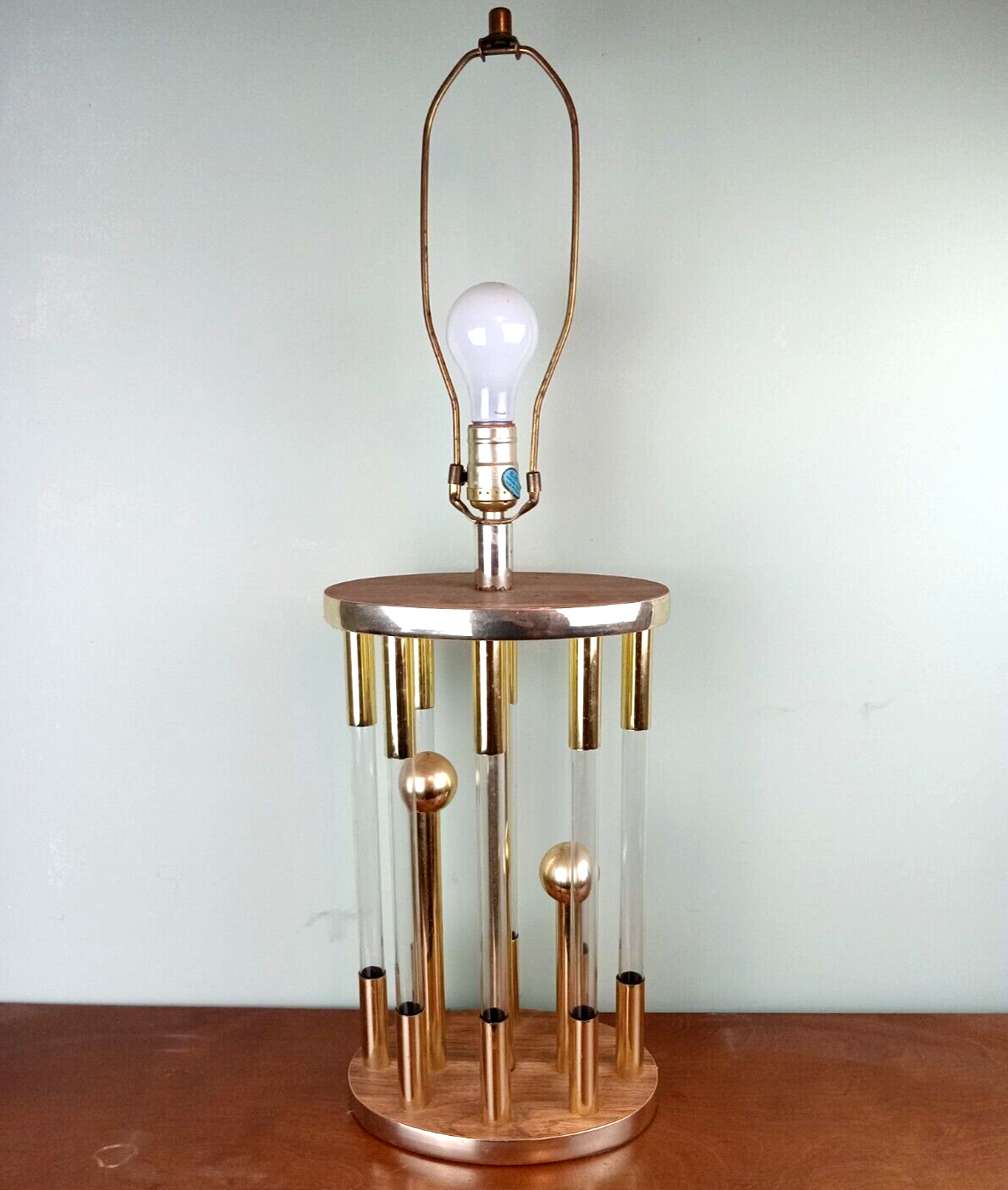 Vintage MCM Acrylic Lucite Tube Gold Floating Sphere Atomic Table Lamp