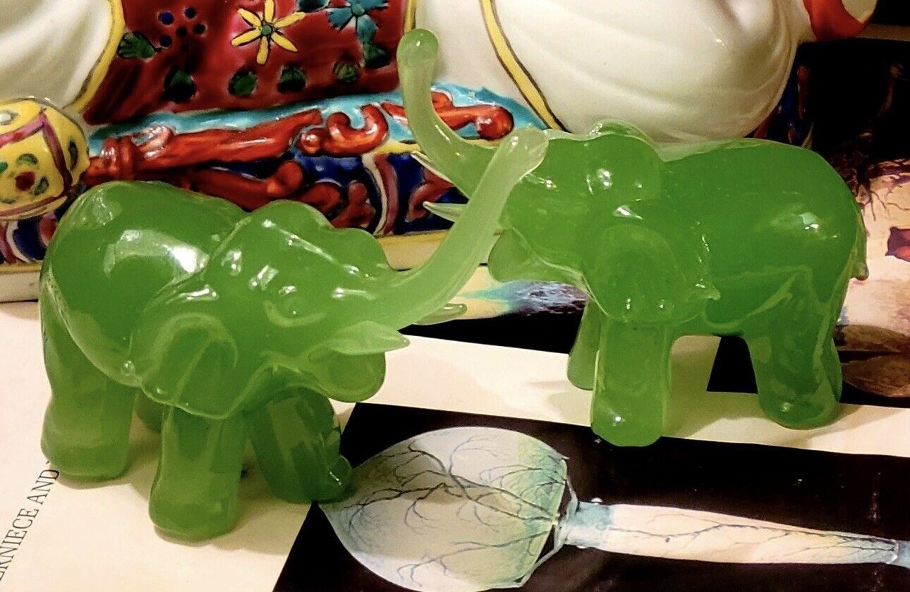 Vintage Gorgeous Pair Of Glass Elephants Green Glass Elephant