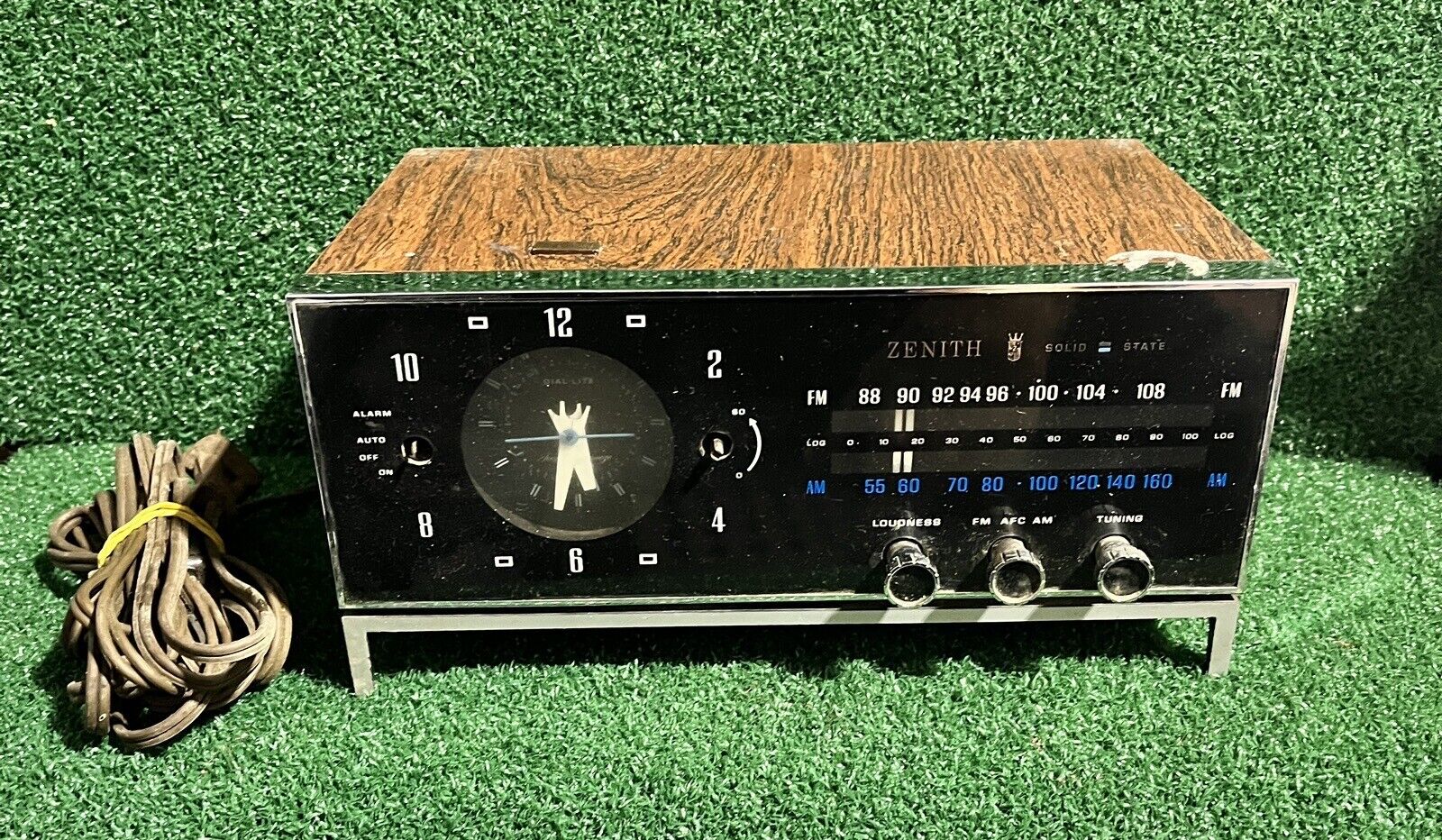 1970\'s Vintage ZENITH B471 AM/FM Solid State Radio Alarm Clock Dial-Lite