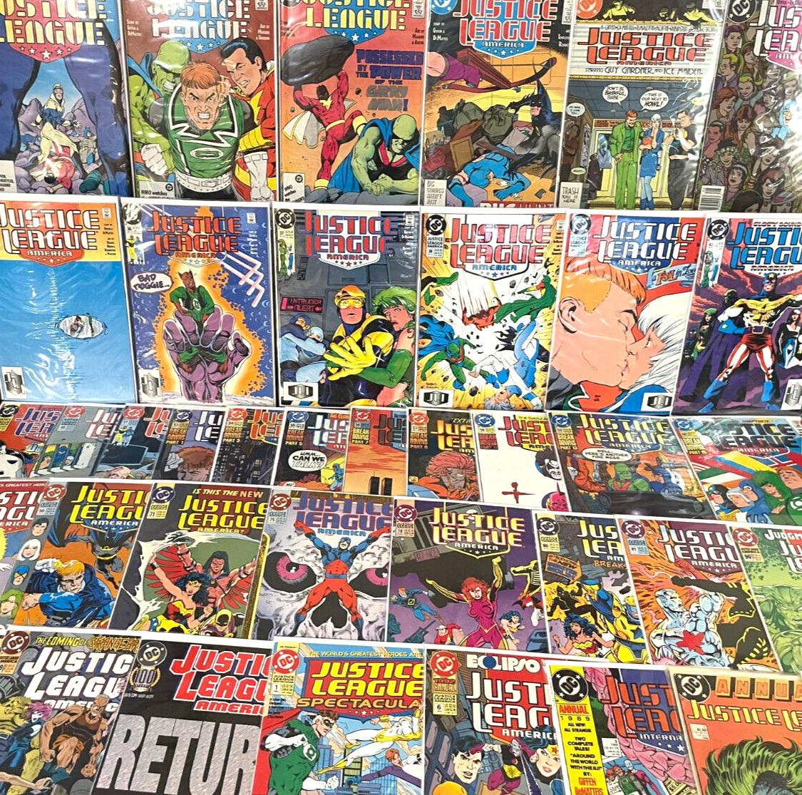 HUGE lot of Justice League DC Comics - Vol 1- Huge Lot  + Vol 3  Complete READ