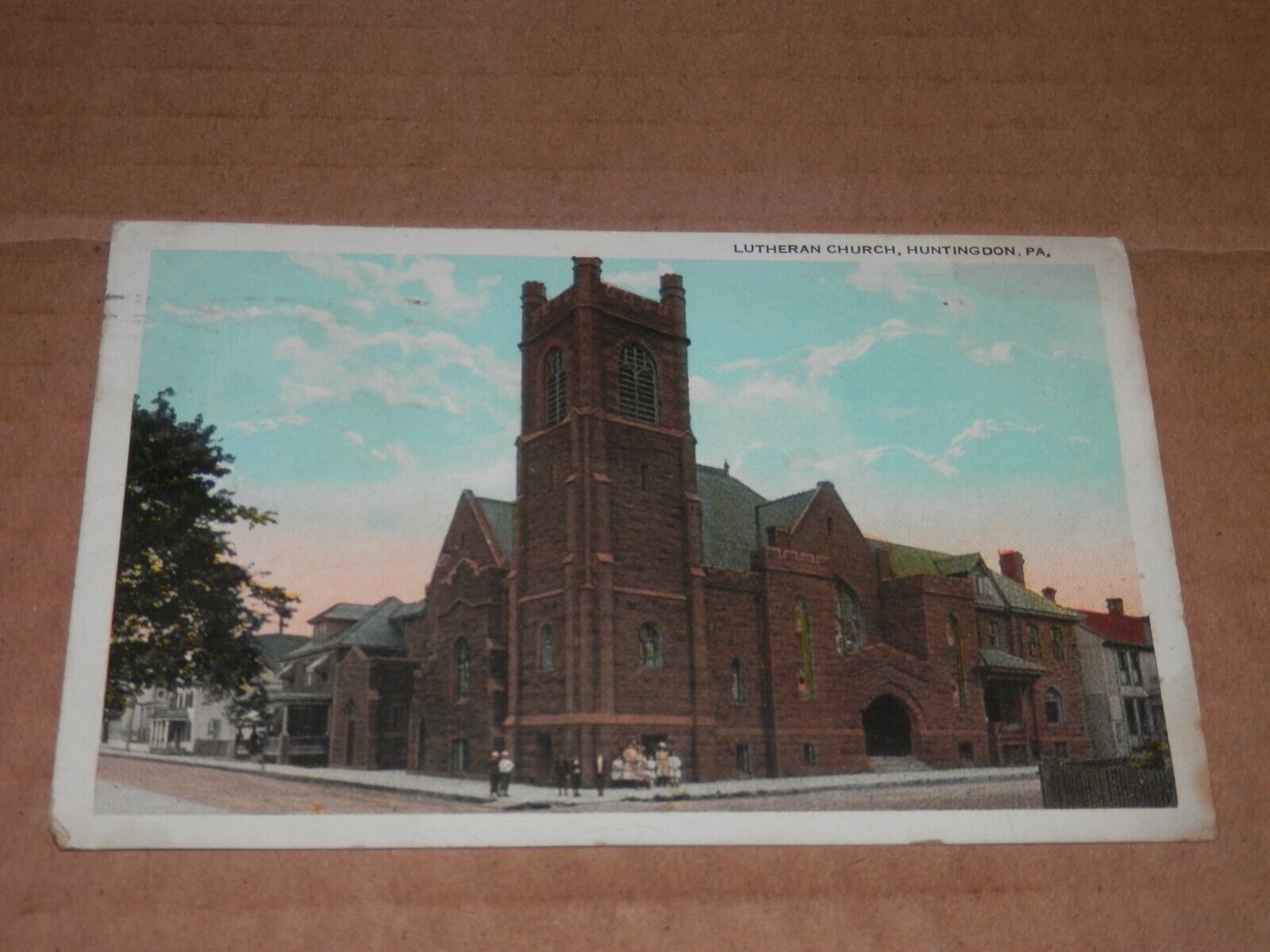 HUNTINGDON PA - 1915-1930 ERA POSTCARD - LUTHERAN CHURCH