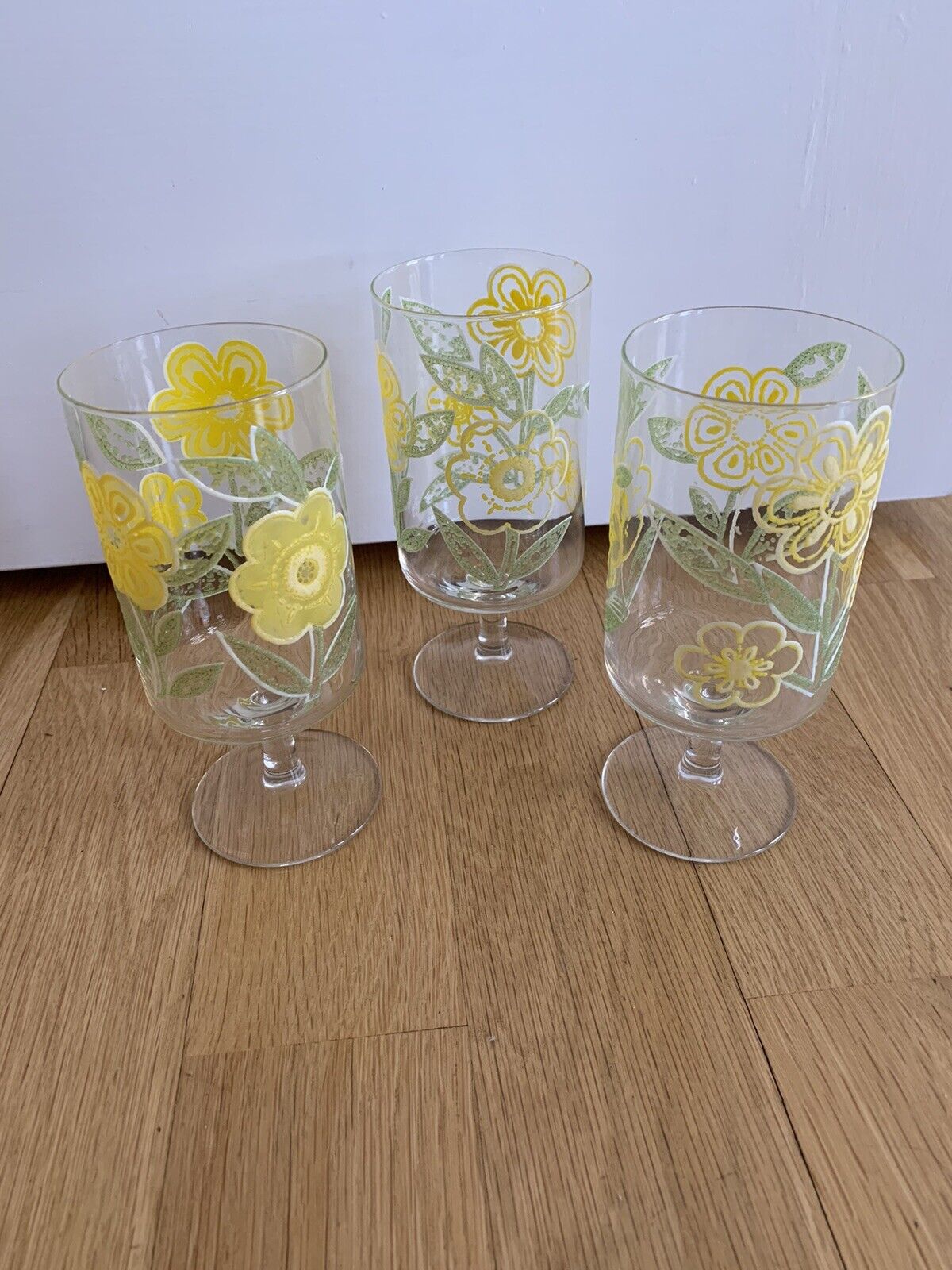 READ 3 Vintage CULVER MCM Yellow Flowers Daisies Drinking Glasses Cups Stemware