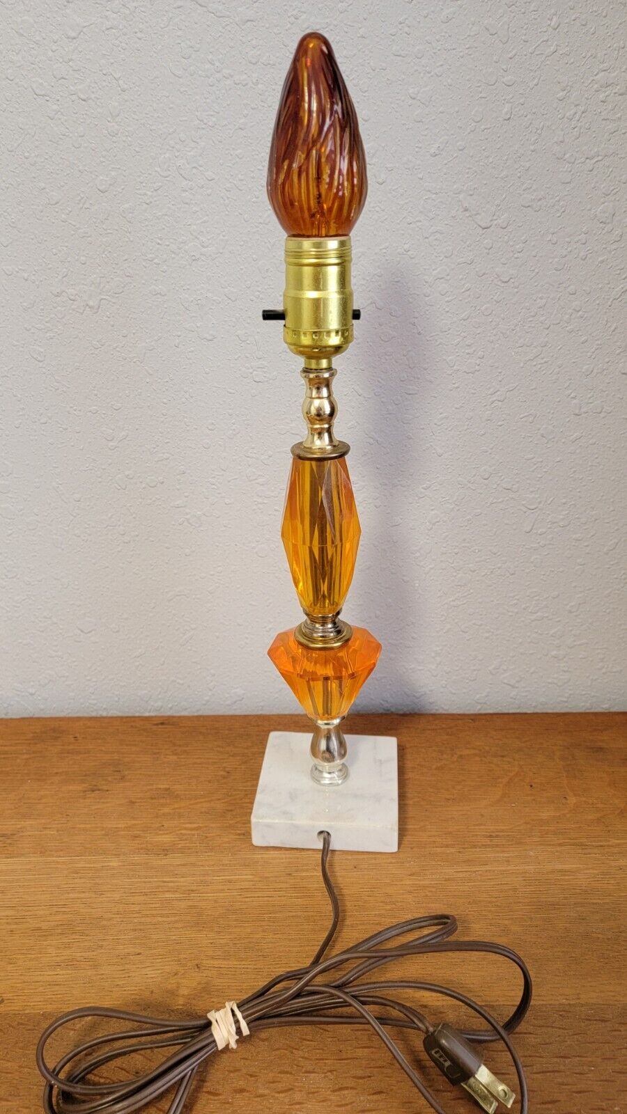 VINTAGE HOLLYWOOD GLAM Orange LUCITE & MARBLE BASE BOUDOIR TABLE LAMP MCM 13”