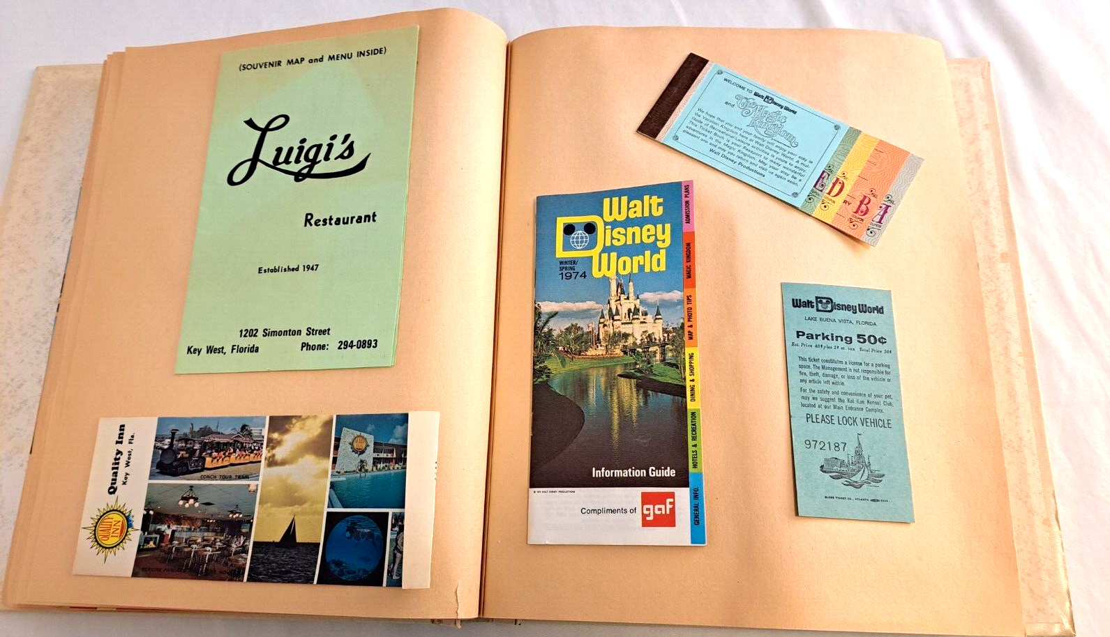 VTG  Scrapbook 1970\'s Travel Trip to Disney World New Orleans Souvenir 138  Item