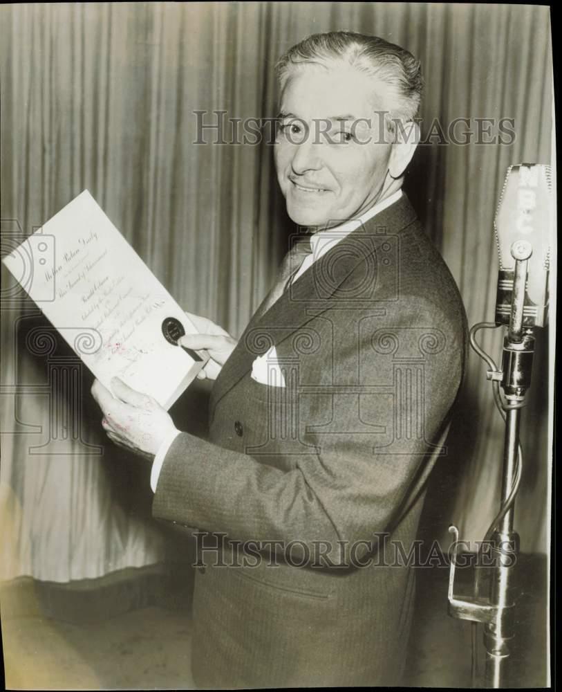 1958 Press Photo Actor Ronald Colman on NBC Radio - hpp31858