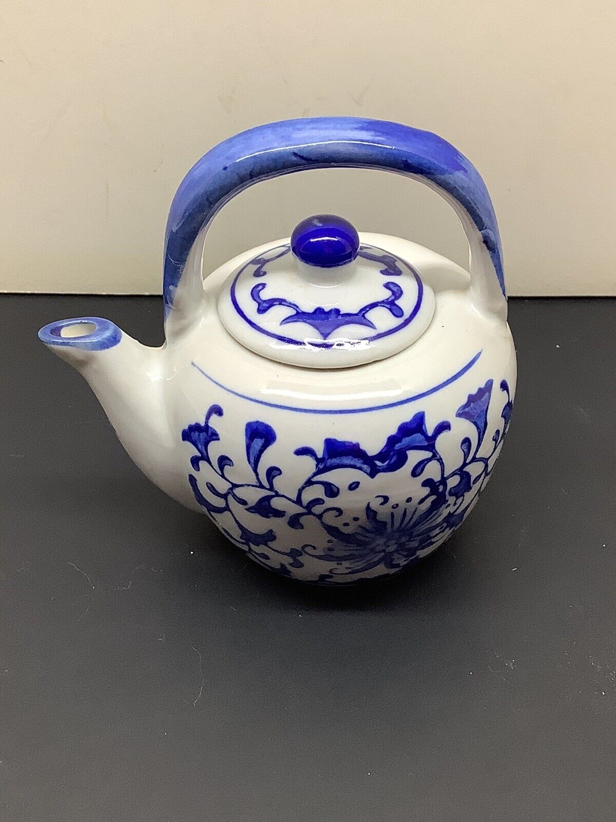 Porcelain Blue & White Floral Miniature Tea Pot Made In China 4” x 3.5” EUC
