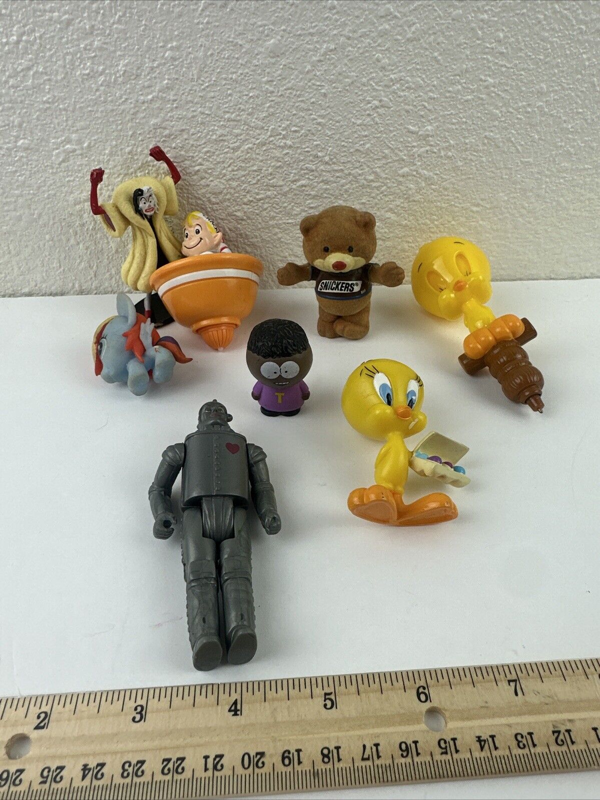 Small Retro Figurine Lot, Snickers, Tweety Bird, Wizard Of Oz, Junk Drawer Lot