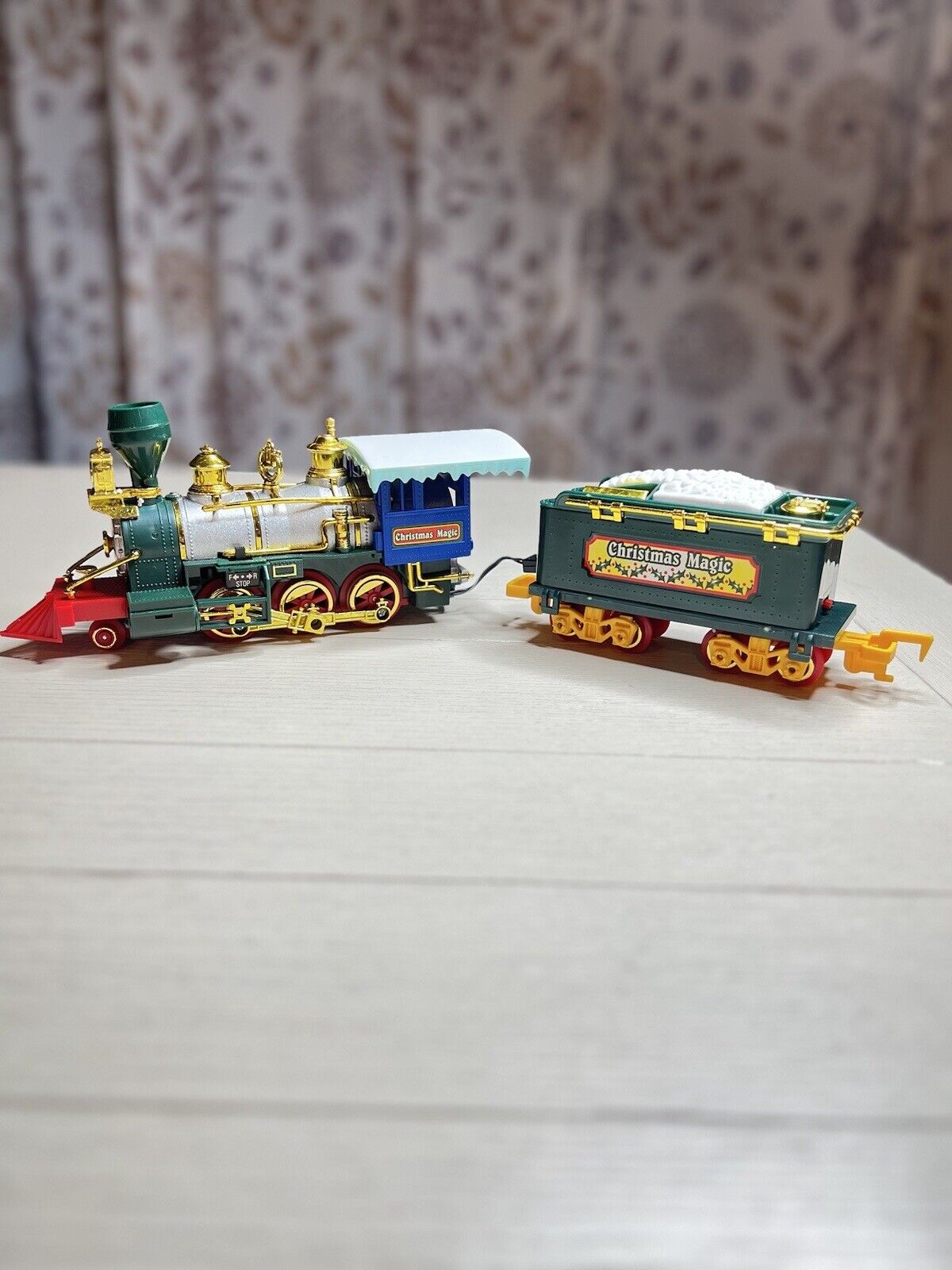 1992 North Pole Christmas Express Steam Engine & Car Replacement