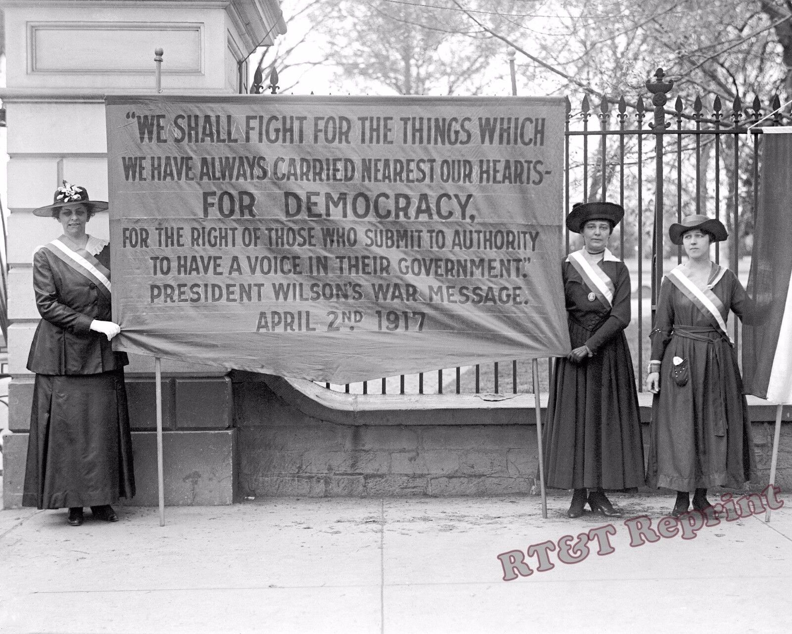 Suffragettes Pickets at the White House Photo Year 1917 8x10