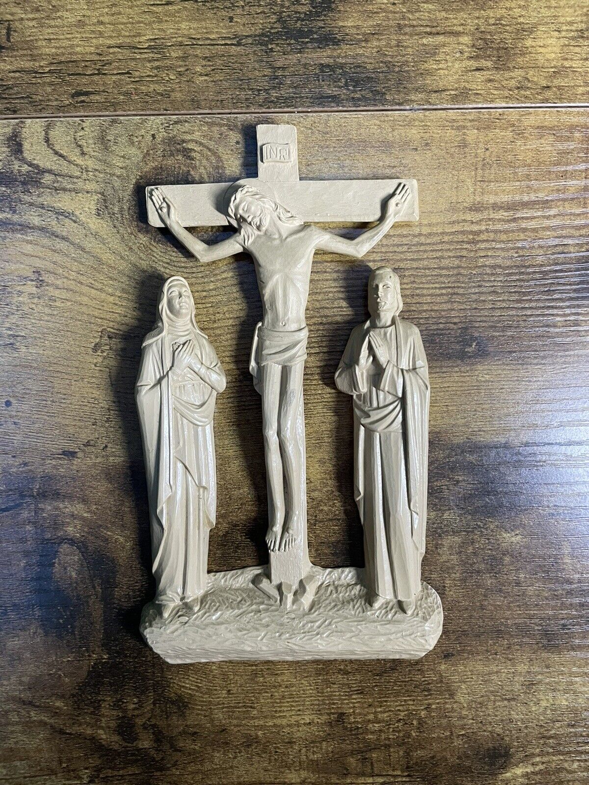 Vintage 1960’s Plastic Crucified Christ Plaque With Mary & Joseph Praying (C#4)