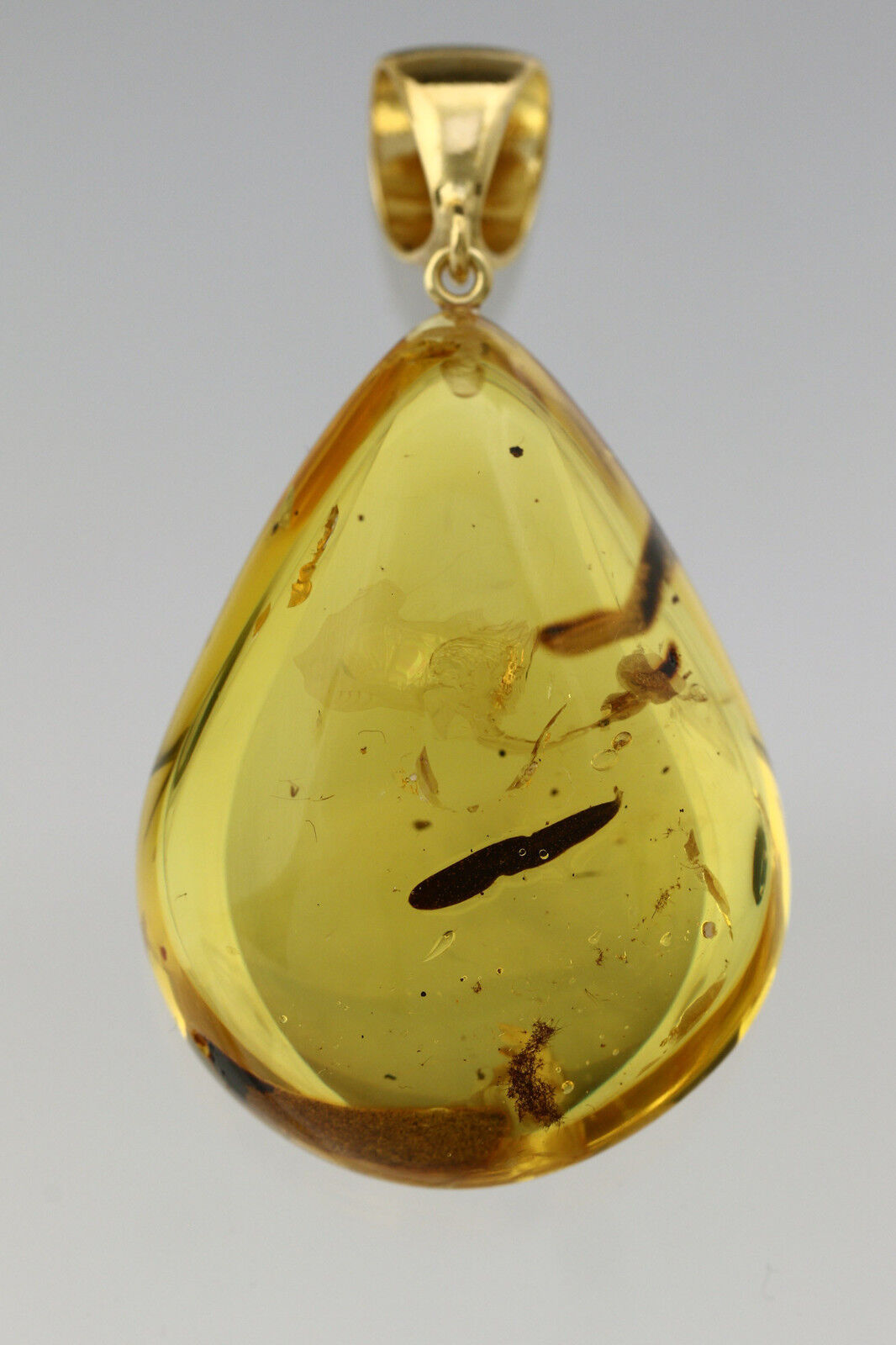 Great LARGE LEAF 12mm Fossil Inclusion BALTIC AMBER Gold Plated Pendant p160726