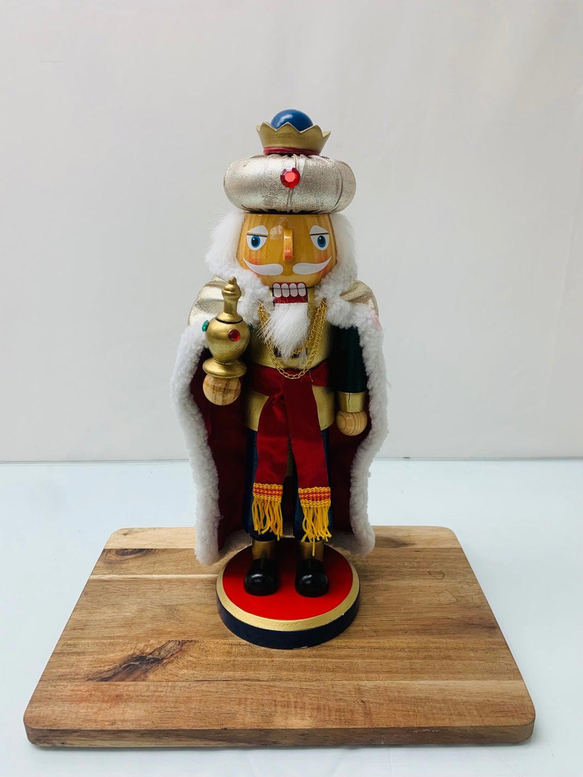 Gorgeous Tall Robed Chistmas Nutcracker 2004 Vintage