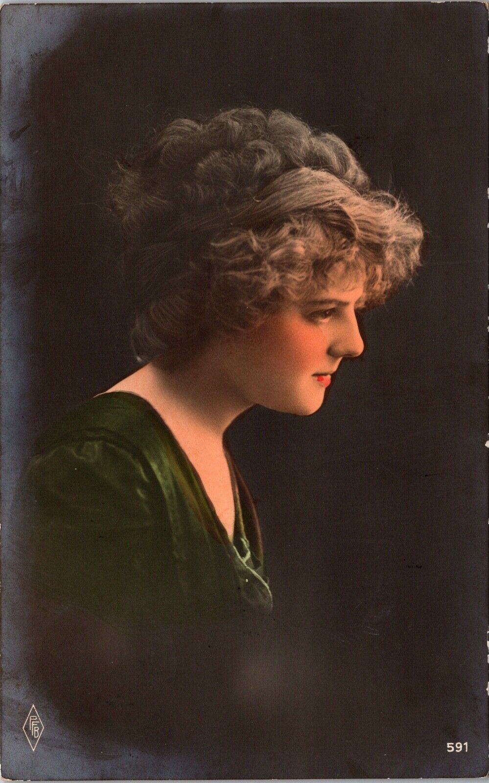 RPPC Pastel Tint Pretty Lady Hairdo Profile Studio Pose Glamour P.U.1911 (N-479)