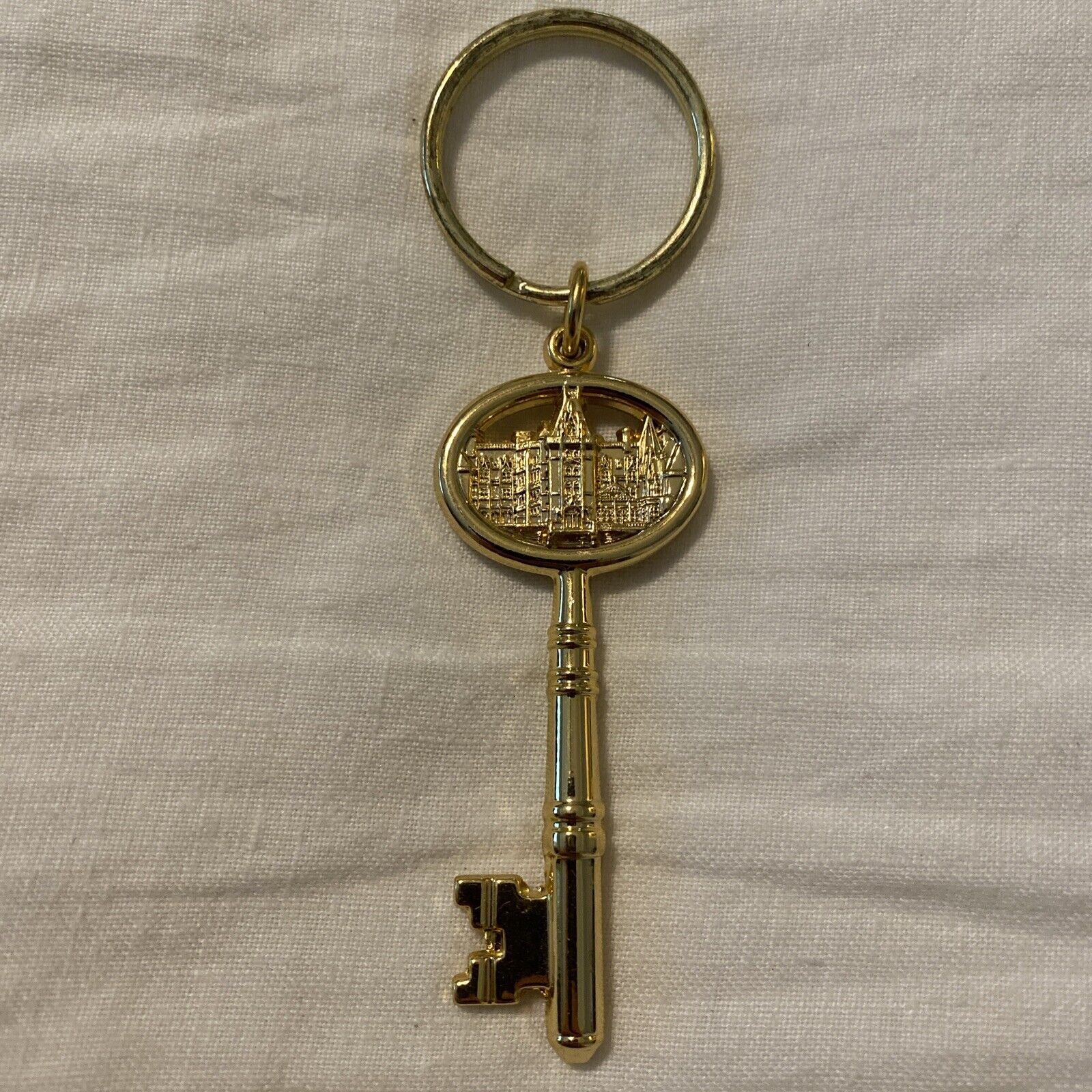 Vintage Biltmore Estate Keychain Gold Tone Souvenir Skeleton Key Collectible ‘92