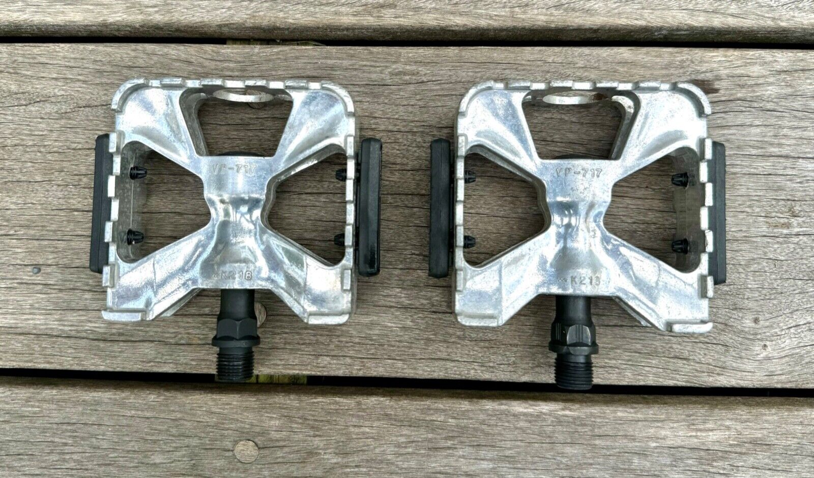 A pair of Schwinn Stingray Chopper Orange County Choppers Bicycle Pedals Silver