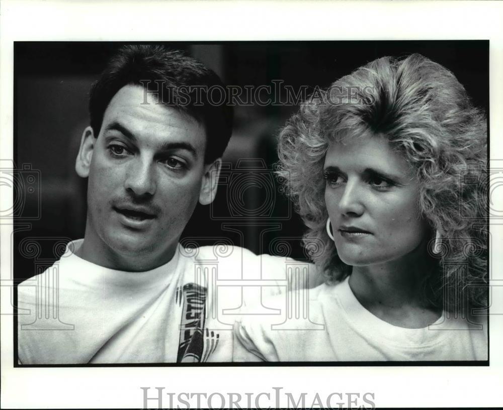 1990 Press Photo Mr. & Mrs. Dave Dravecky at the Cleveland Clinic - cvb50378