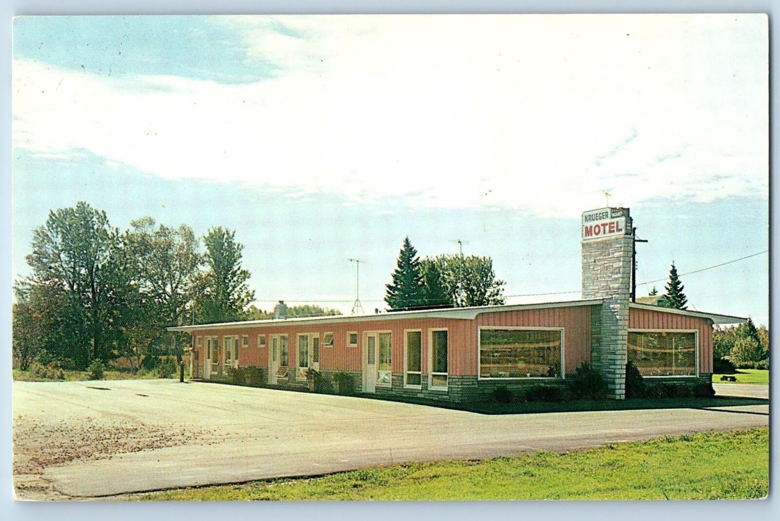 Rhinelander Wisconsin WI Postcard Krueger Motel Exterior Roadside 1960 Signage