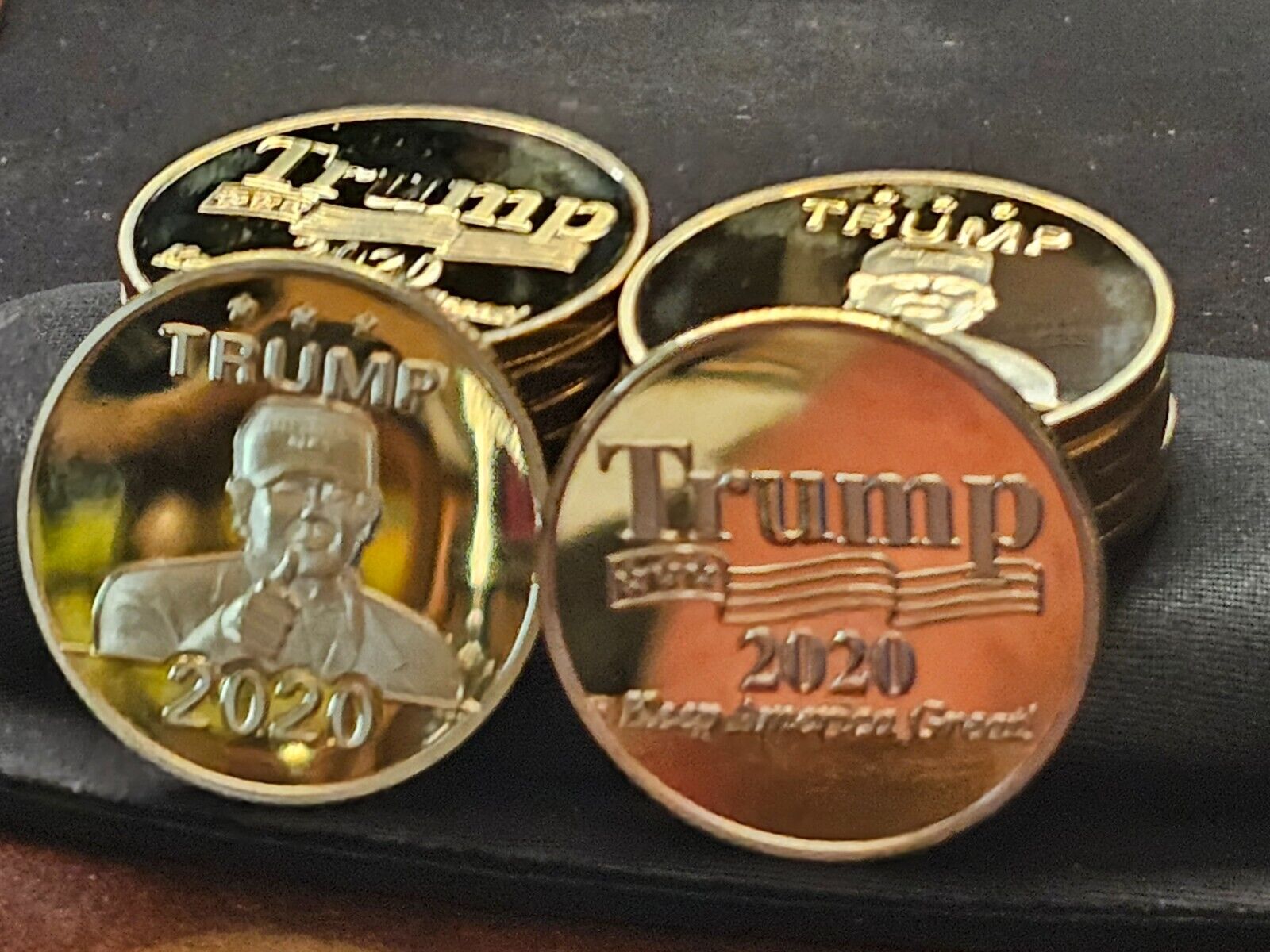 2020 Donald Trump Coin US President golden Keep Ameria Great thumbs up (1 PCS)